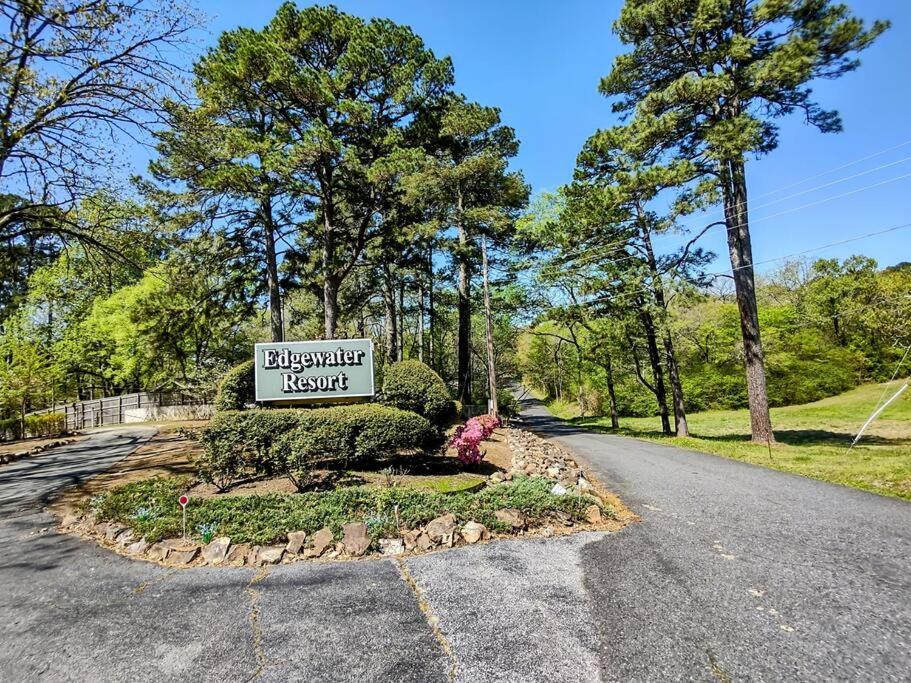 Hotel #09 - Large Lakeview One Bedroom- Pet Friendly - Image 1