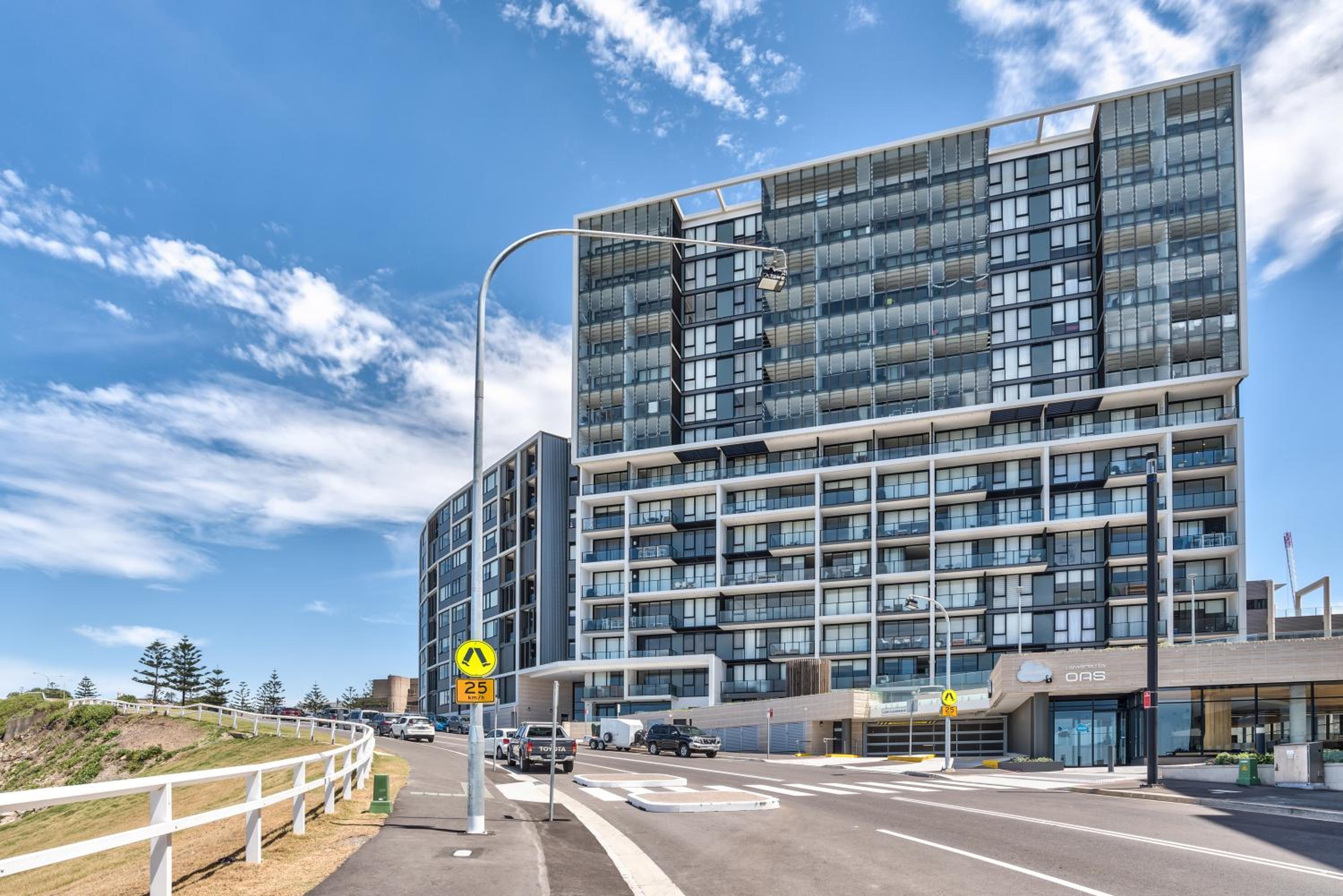 City Snug on Newcastle Beach - Parking Options