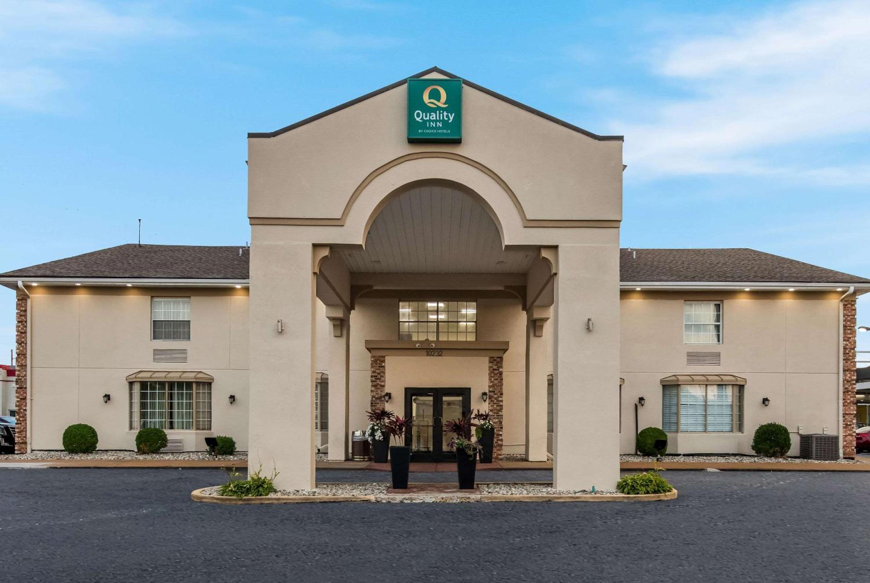 St Louis Vacations - Quality Inn Airport - Property Image 1