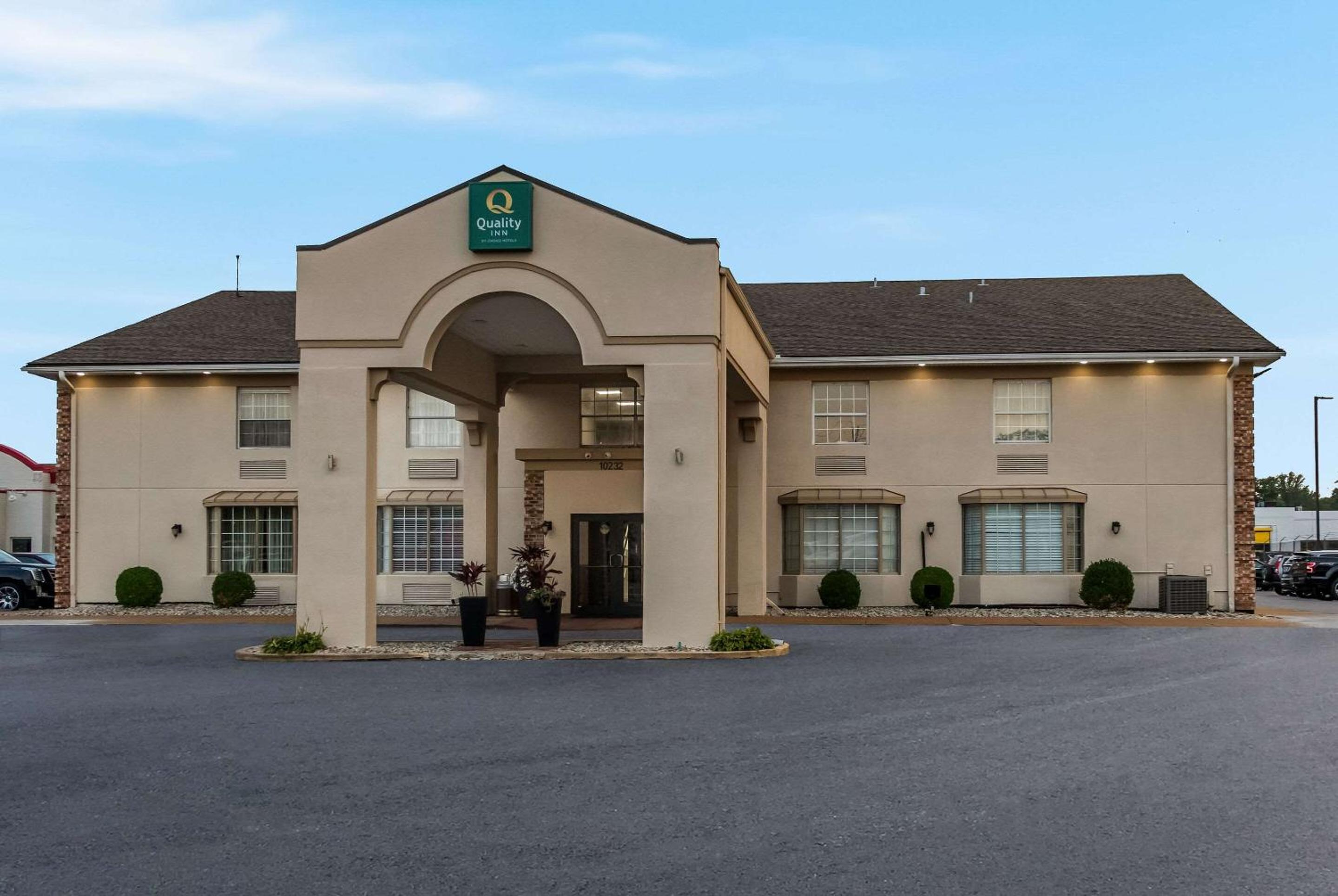 St Louis Vacations - Quality Inn Airport - Property Image 2
