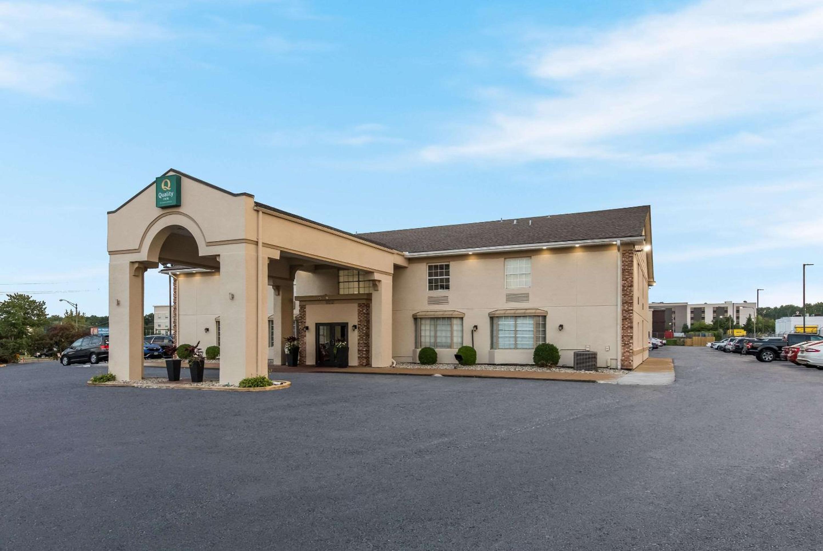 St Louis Vacations - Quality Inn Airport - Property Image 4