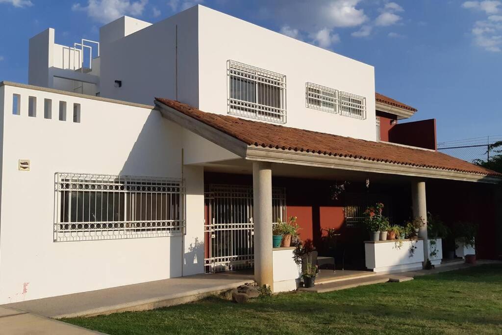 Espaciosa residencia con paraiso incluido