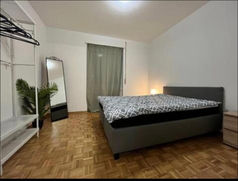 5 URBAN-CHIC APARTMENT