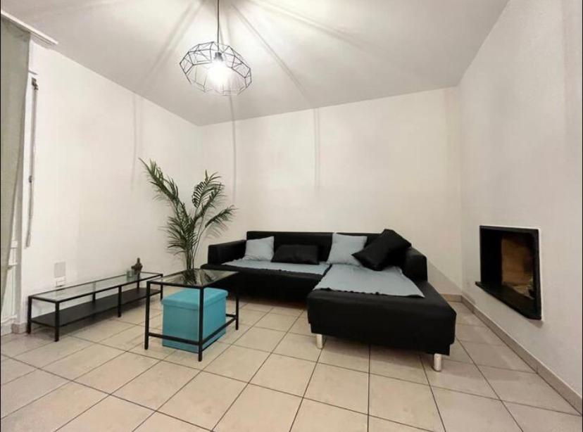 5 URBAN-CHIC APARTMENT