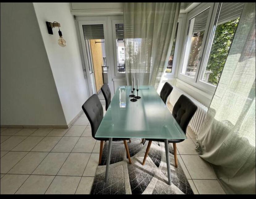 5 URBAN-CHIC APARTMENT