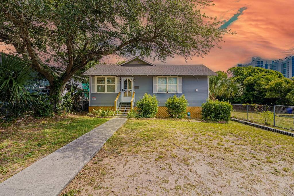 Gorgeous Centrally Located Ocean View 2 King, Huge Private Yard & Deck, Firepit, BBQ, & Game Tables view 4