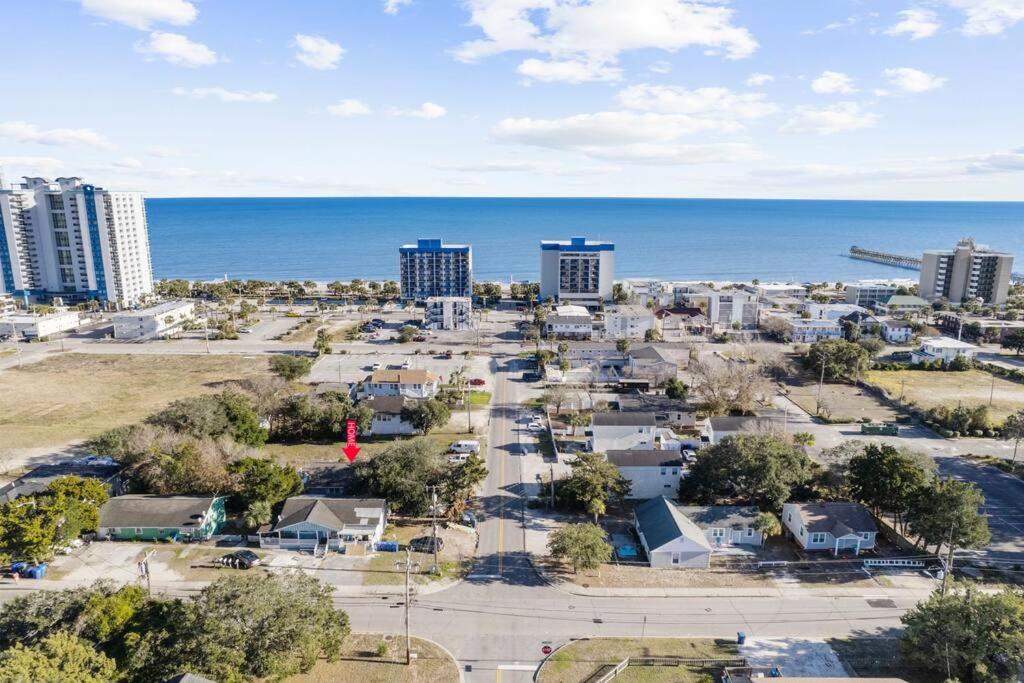Gorgeous Centrally Located Ocean View 2 King, Huge Private Yard & Deck, Firepit, BBQ, & Game Tables view 2