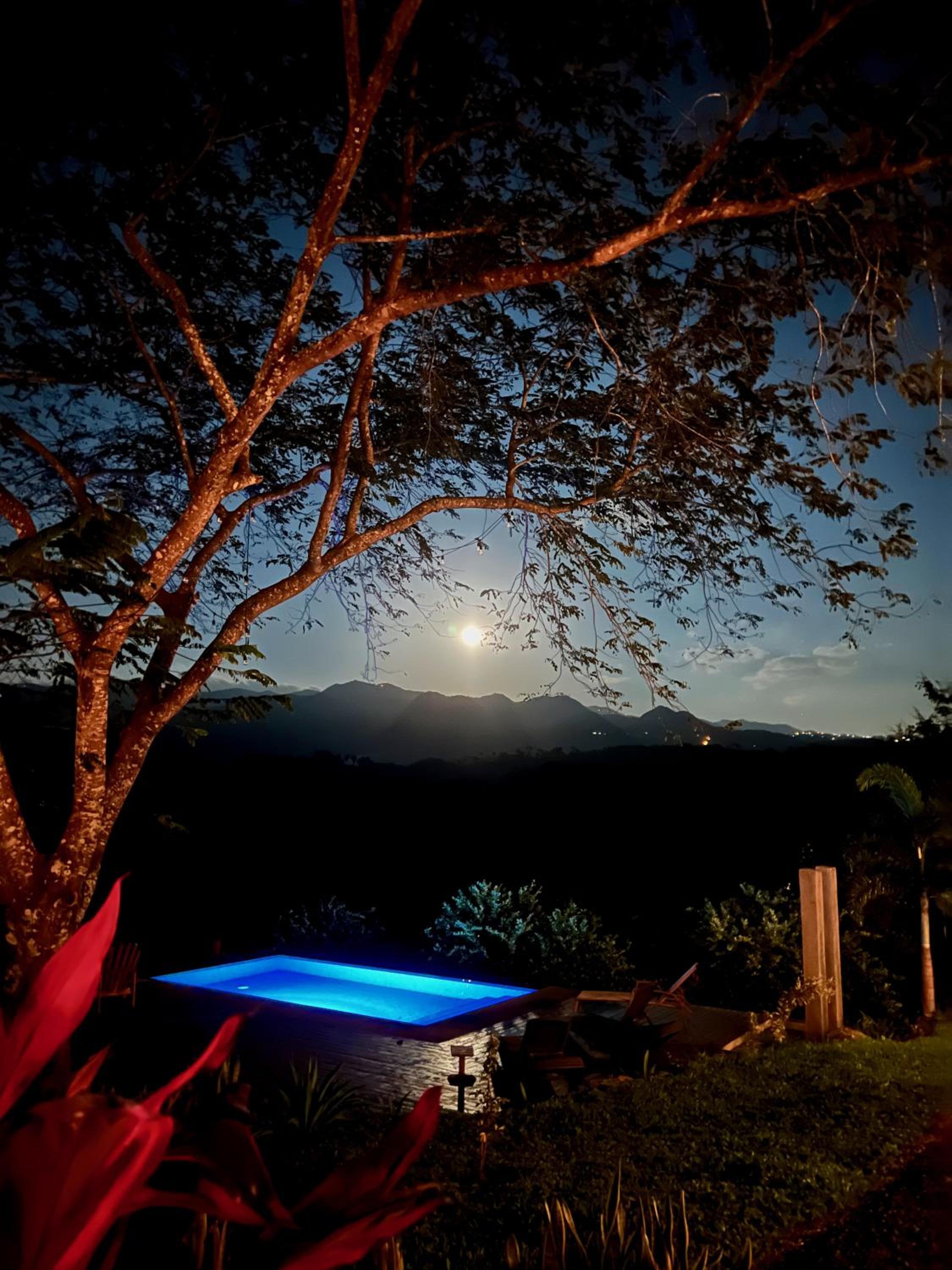 Luxury Villa Caoba- Private, Serene, Amazing Views and Starlink