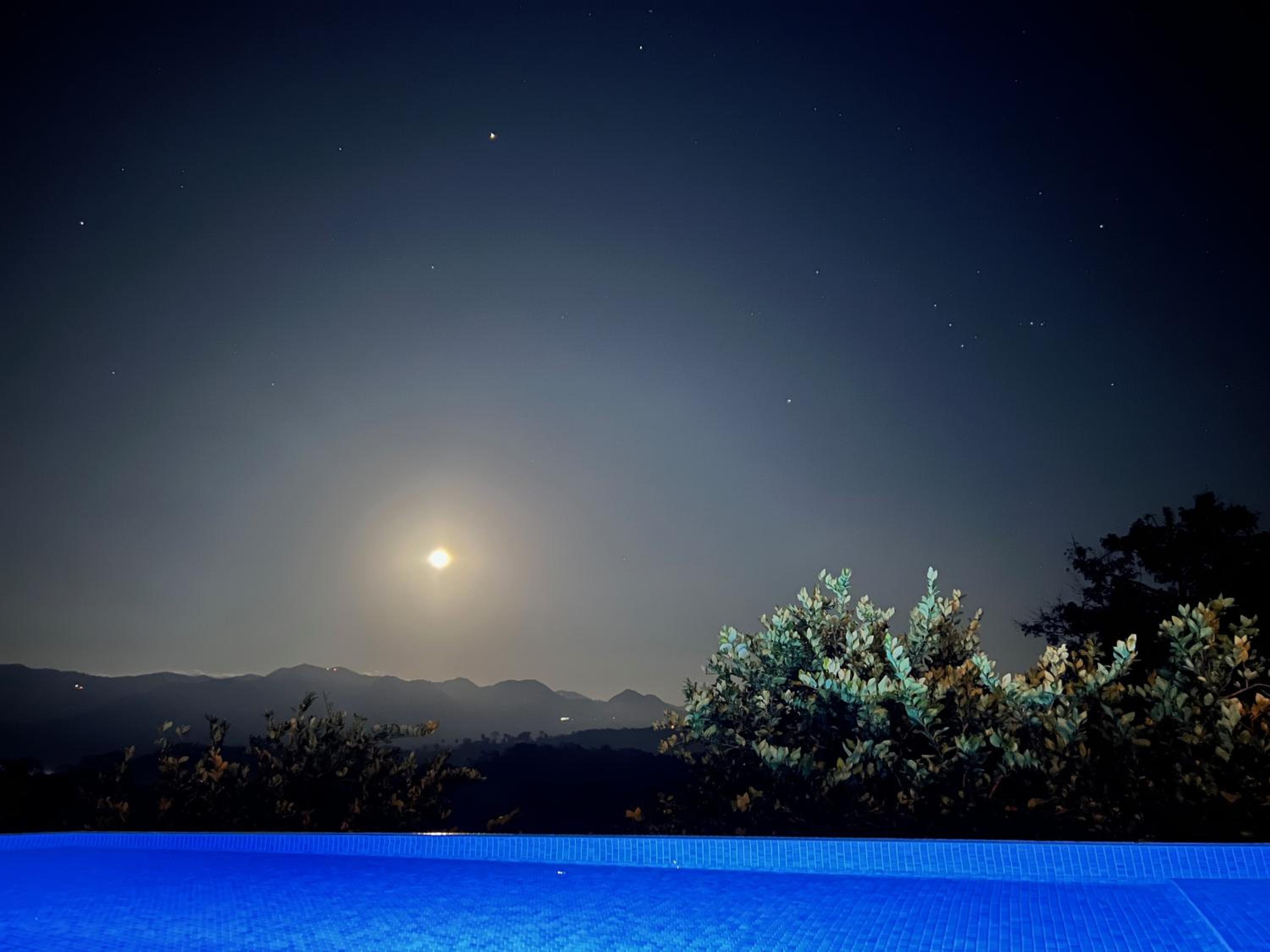 Luxury Villa Caoba- Private, Serene, Amazing Views and Starlink