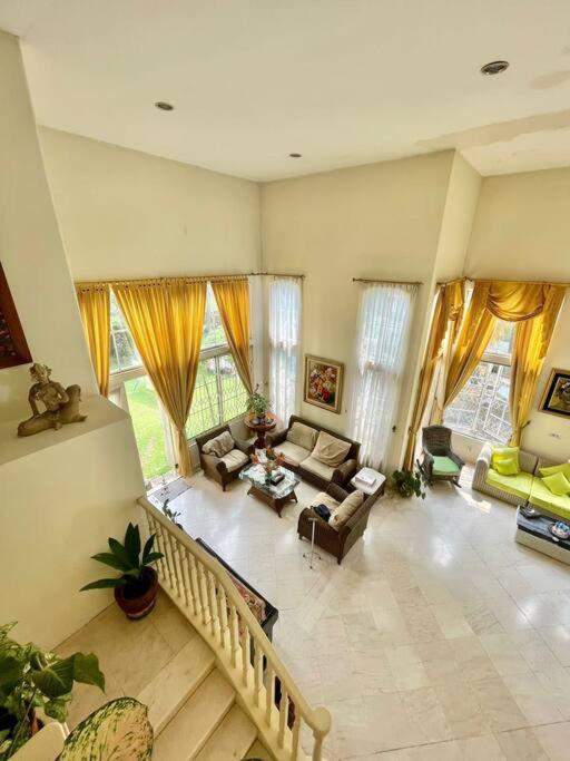 Flower House Villa view 3