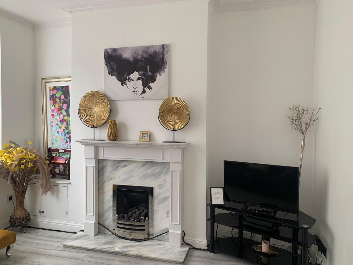 Gorgeous Stylish Cheri Victorian House In Manchester view 5