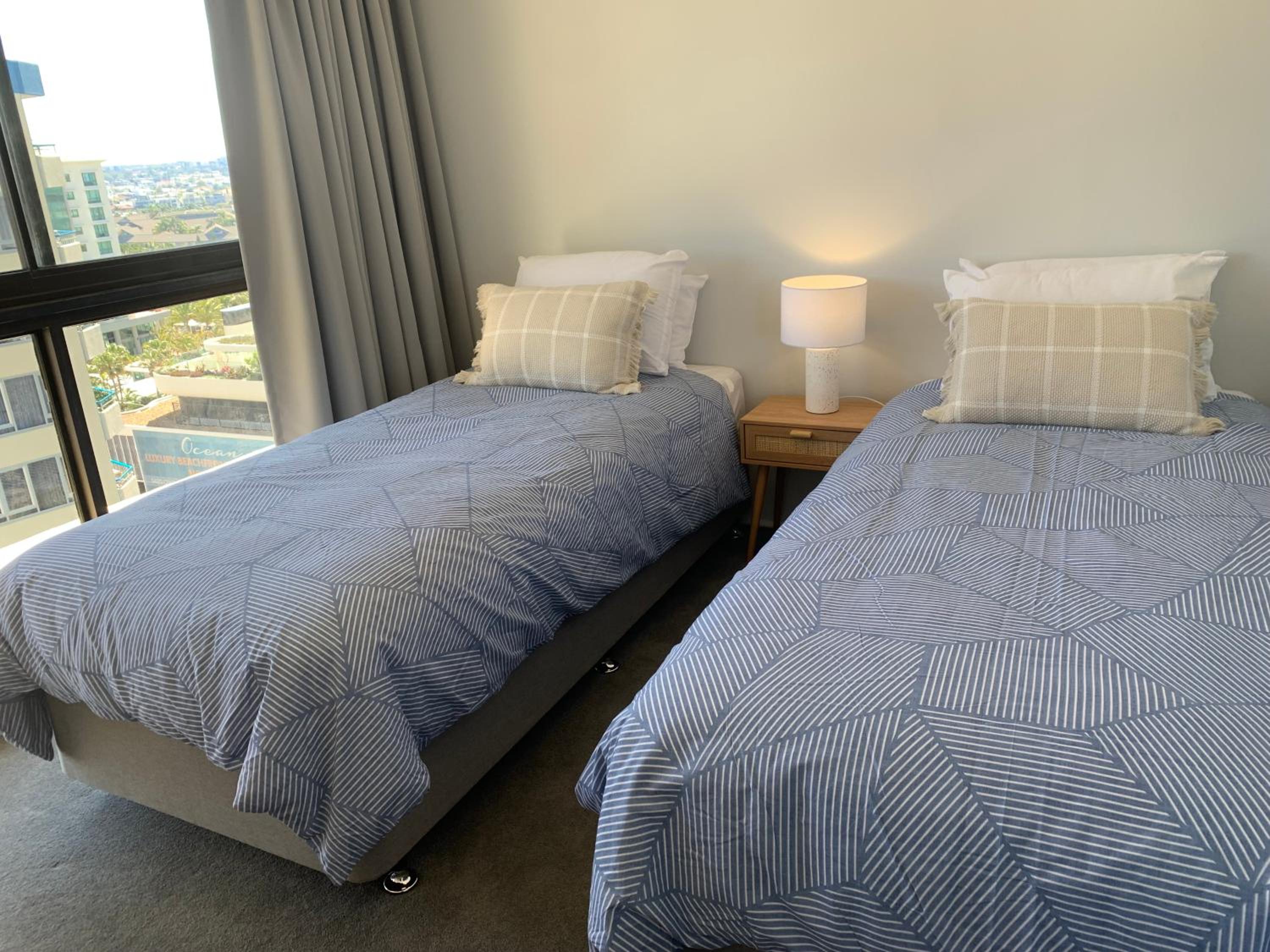 Beachfront & City View, Huge 2 Bedroom Apartment, Imperial Surf Resort