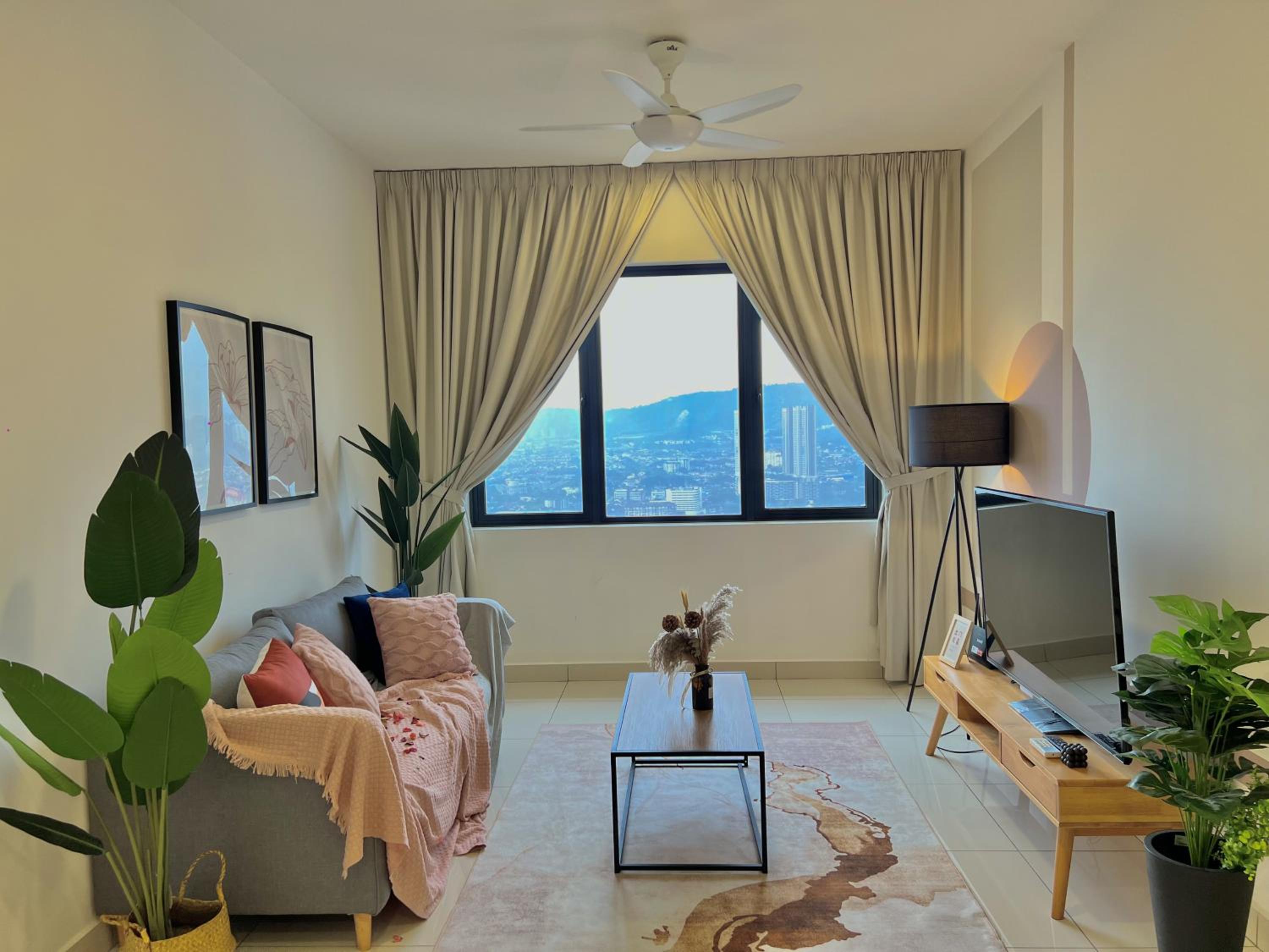 Family Type Premium Homestay MRT Shopping Mall