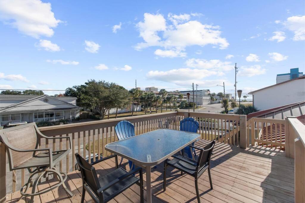Elegant Huge Ocean View 4 King, Private Pool, Huge Yard, Enormous Game Garage, BBQ, & Rooftop Deck view 3
