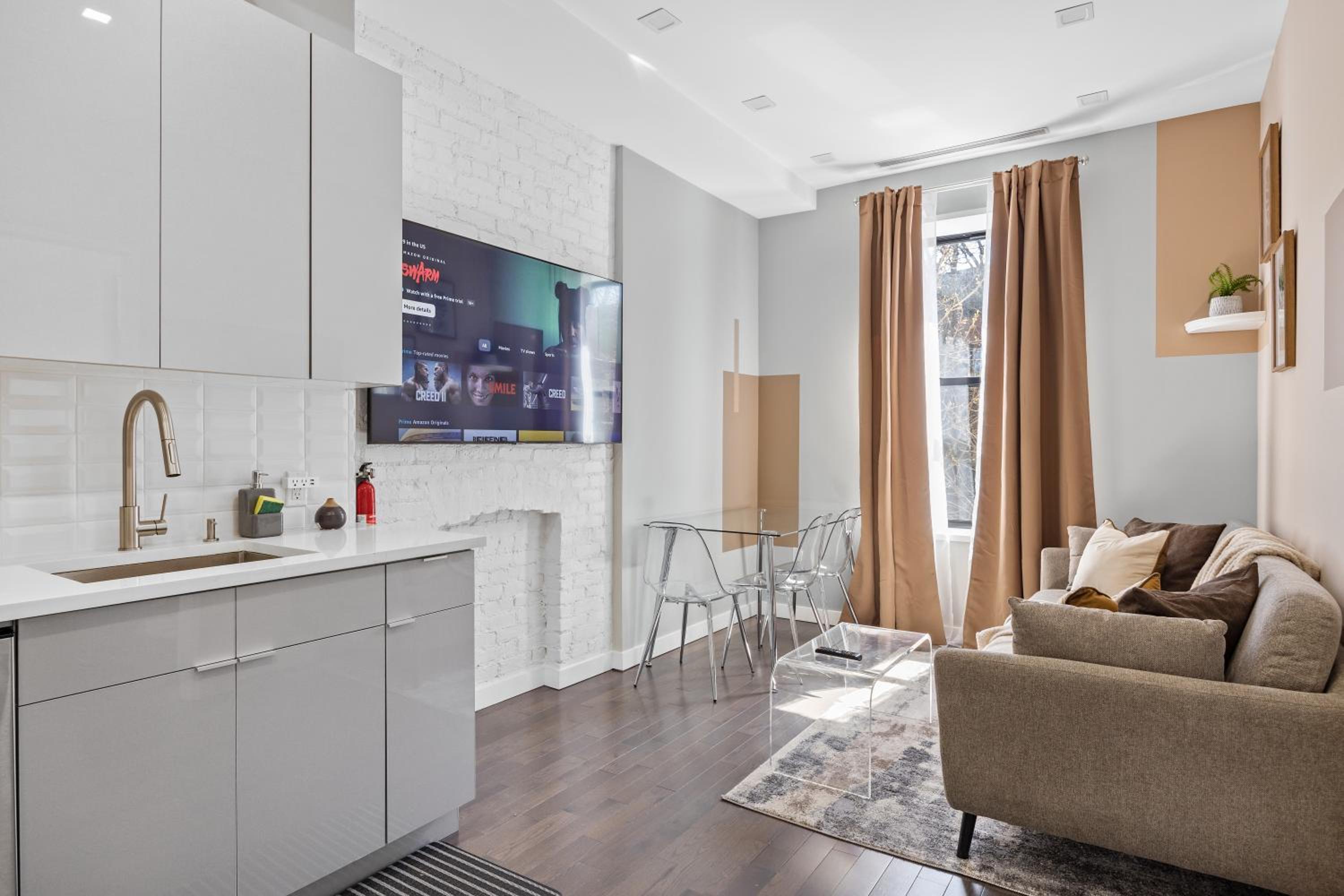 SWJ Whole Bldg - Largest Place in NYC_21 Beds_6 apts