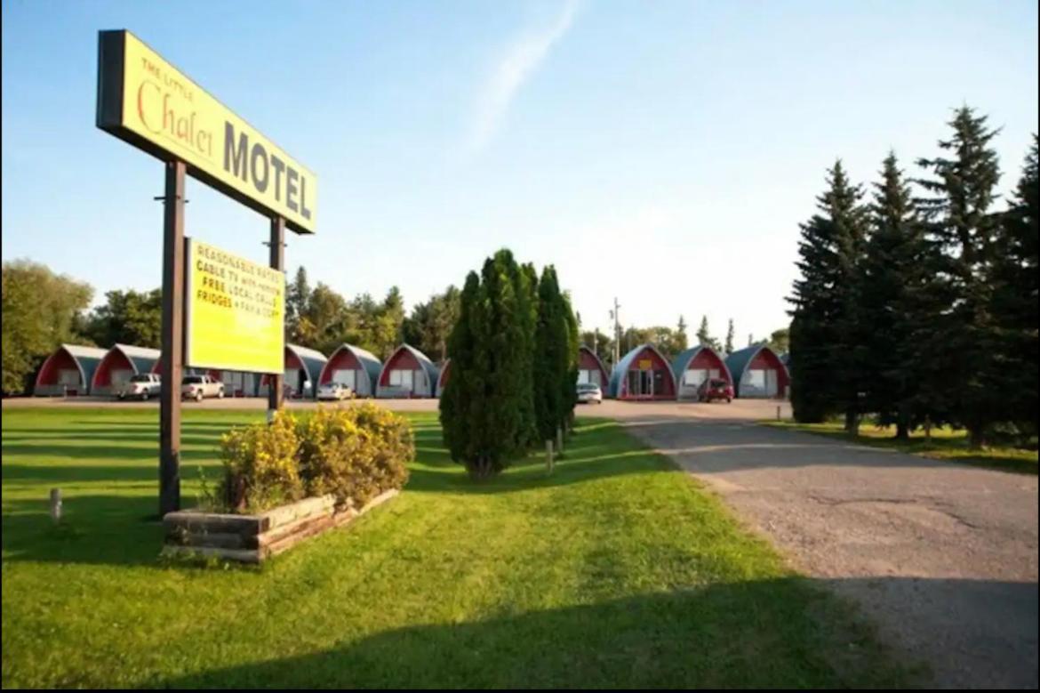 Brandon Vacations - The little chalet motel - Property Image 12