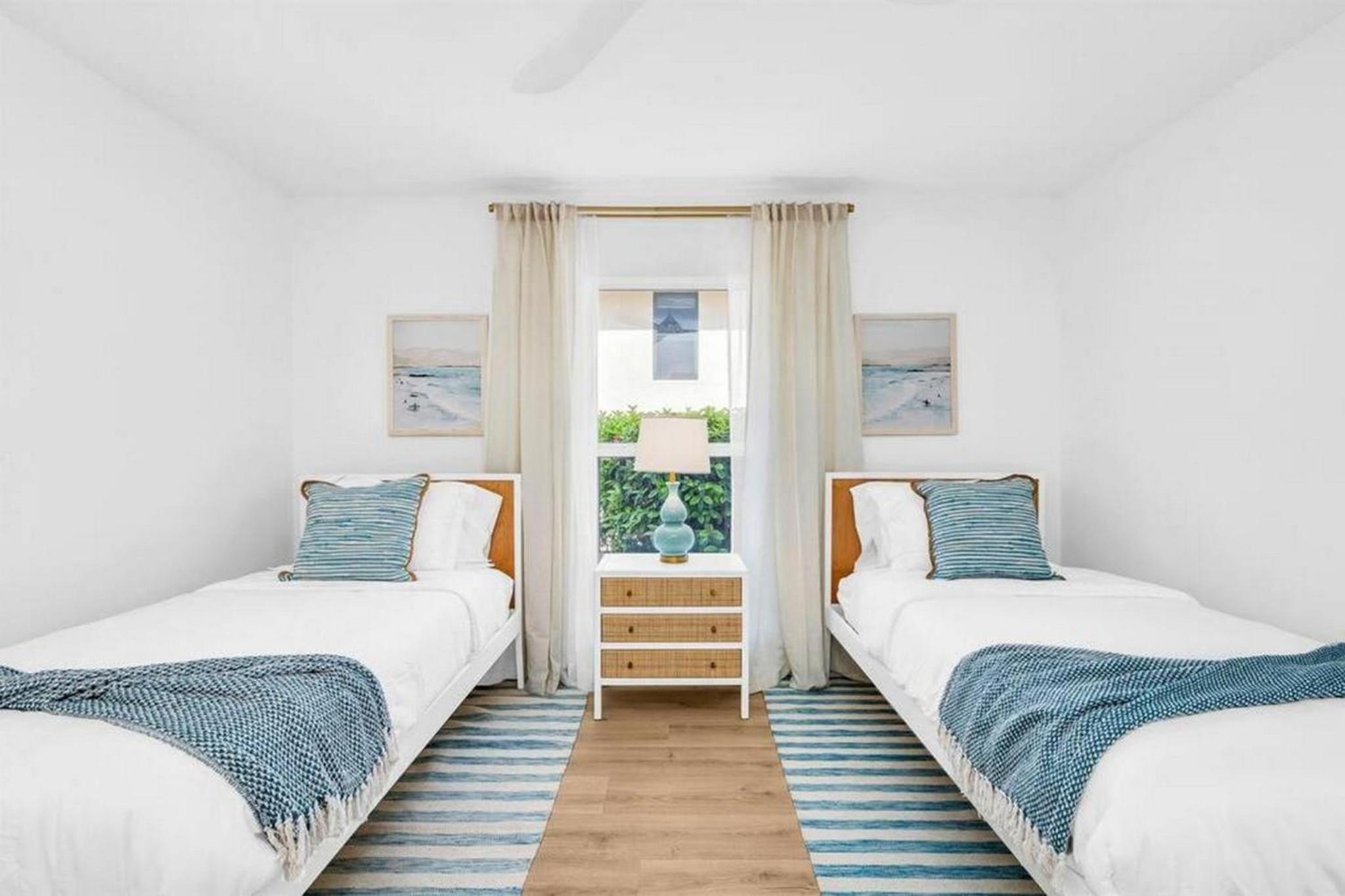 The Beach Villa in Juno! 1-Steps to the Beach