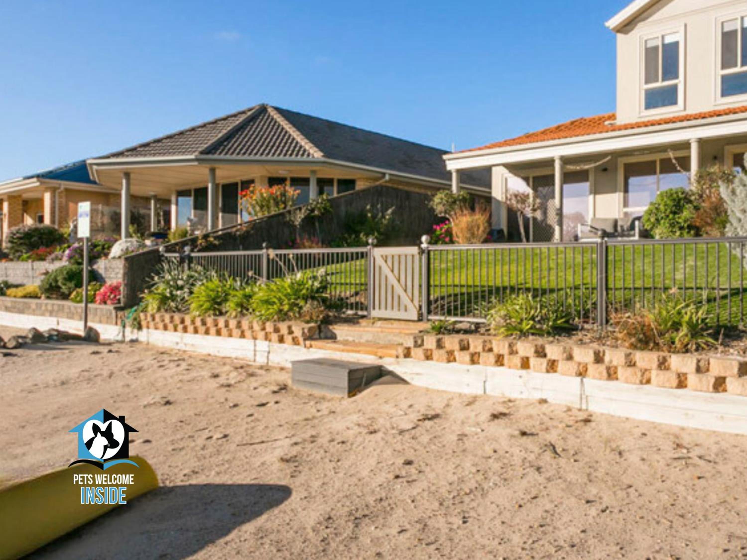 Renovated Beautiful Holiday Home with a Private Beach & Stunning Views!