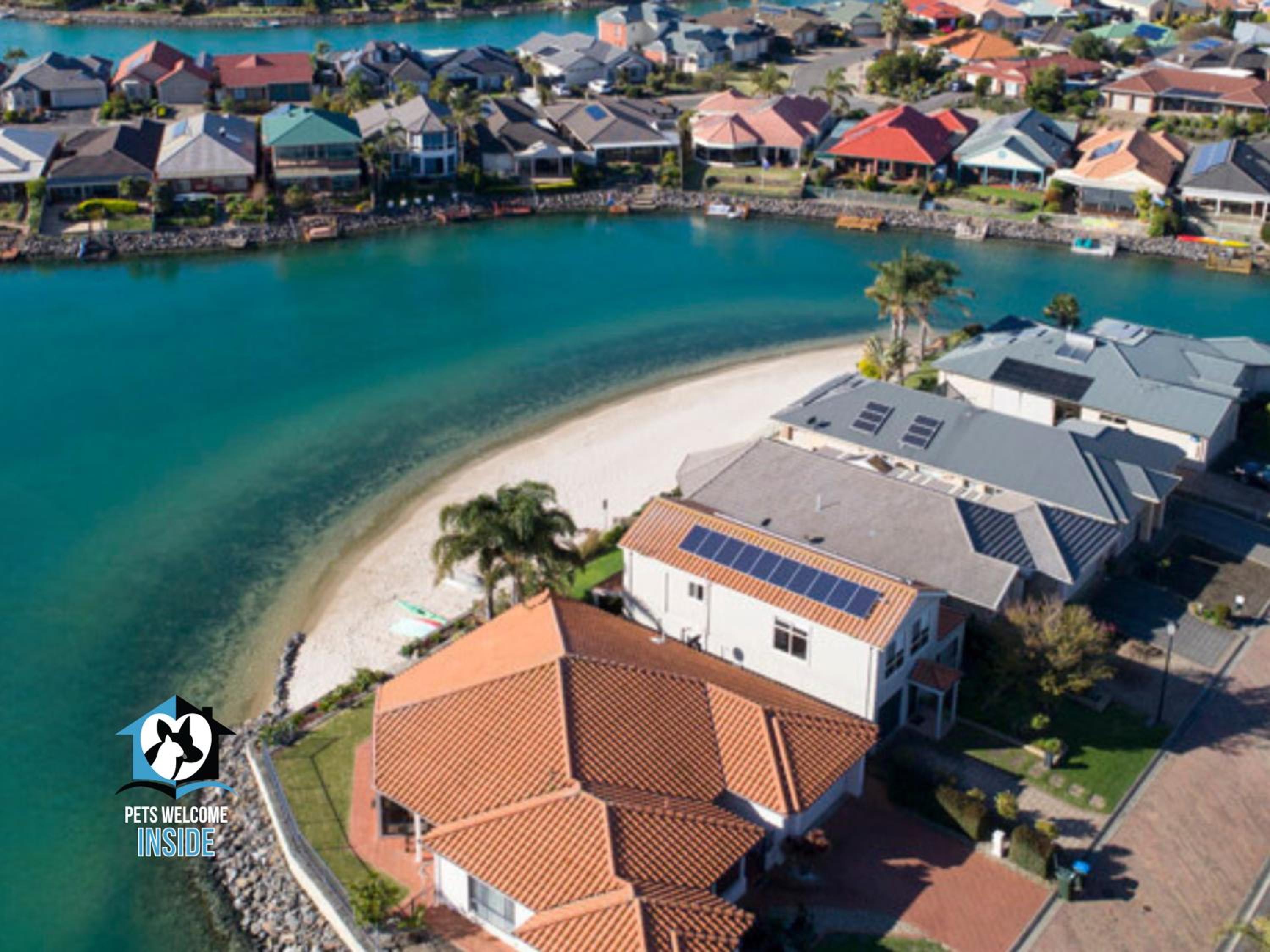 Renovated Beautiful Holiday Home with a Private Beach & Stunning Views!