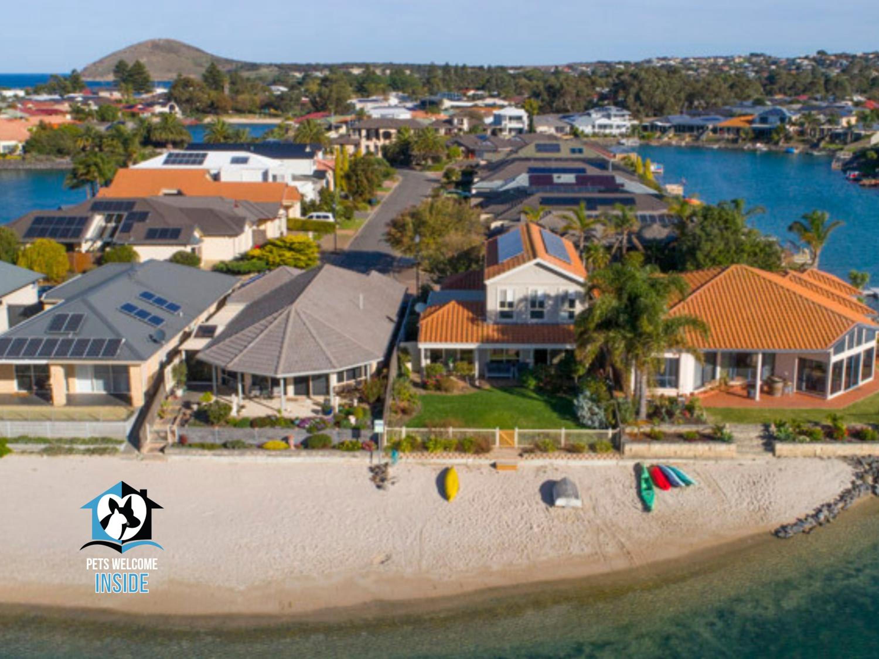 Renovated Beautiful Holiday Home with a Private Beach & Stunning Views!