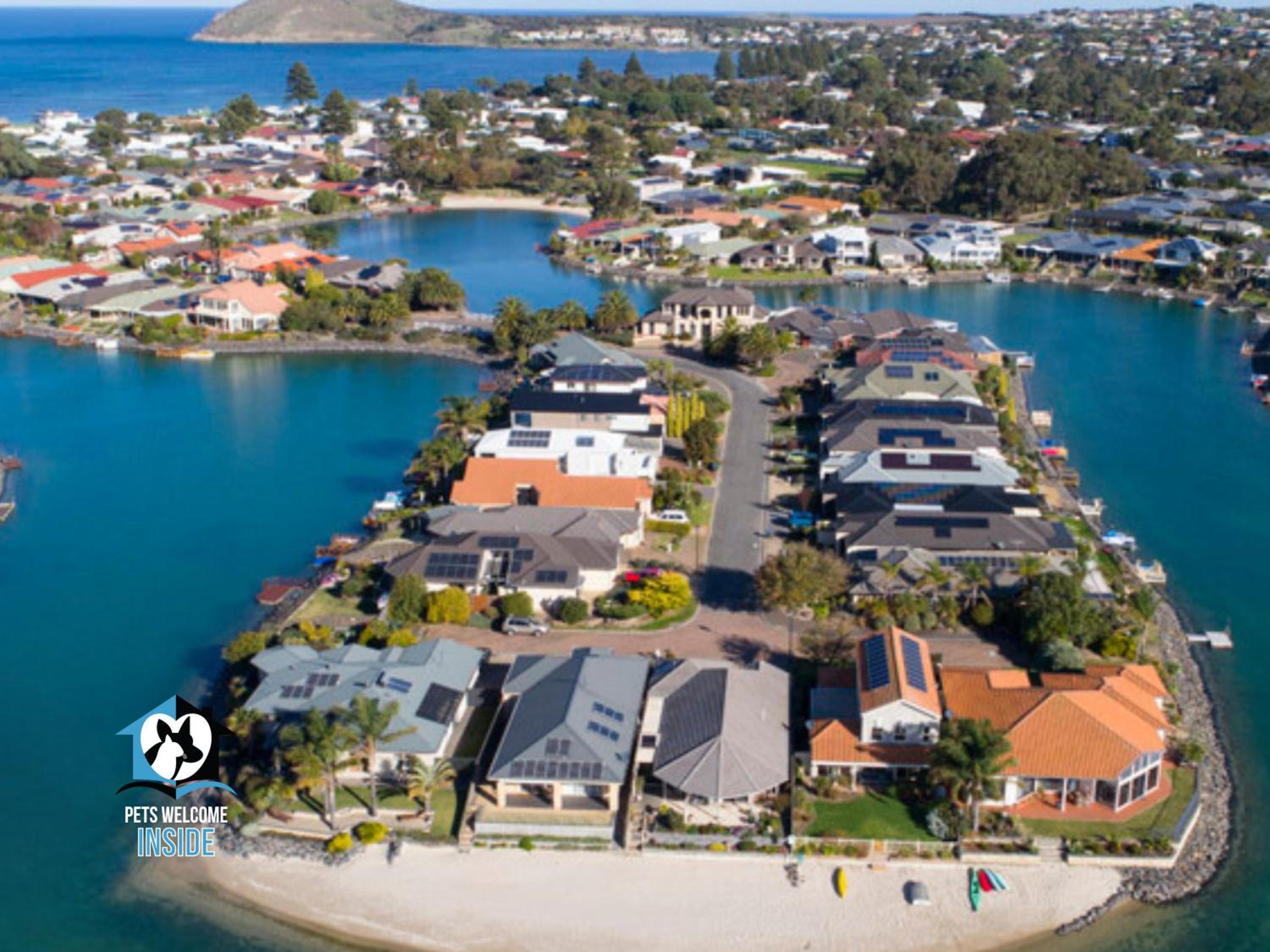 Renovated Beautiful Holiday Home with a Private Beach & Stunning Views!