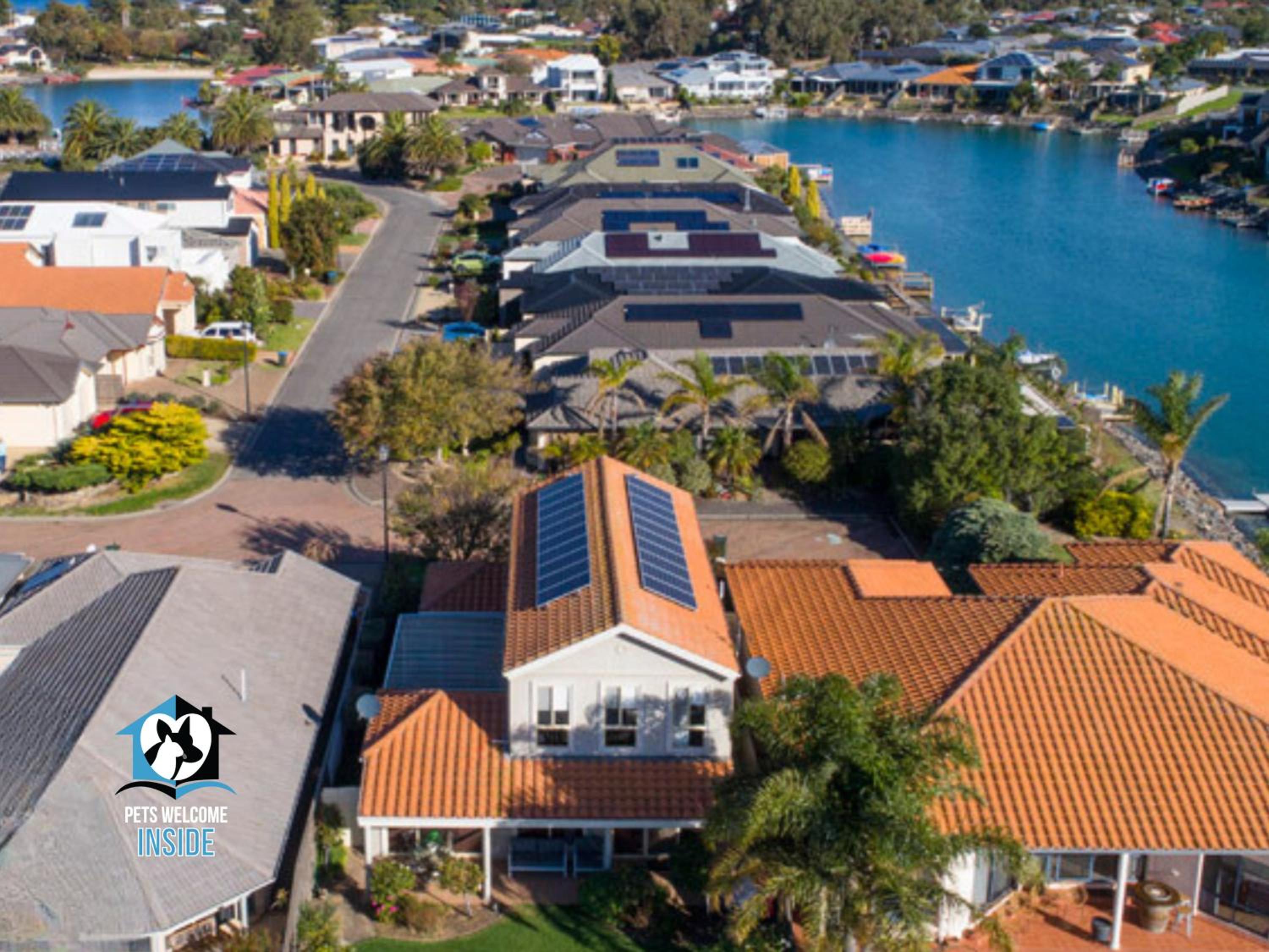 Renovated Beautiful Holiday Home with a Private Beach & Stunning Views!