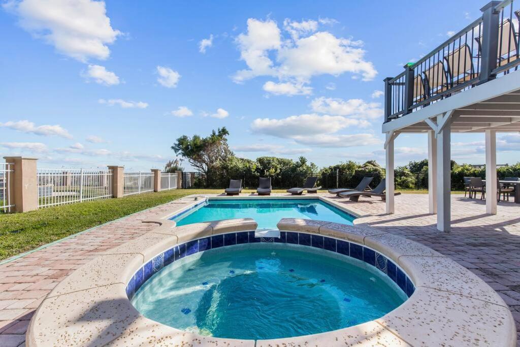 Posh Ocean Front: Huge Private Pool, Yard, Spa, Patio & Deck, BBQ, Game Room with 4 En-Suite Bathrooms view 3
