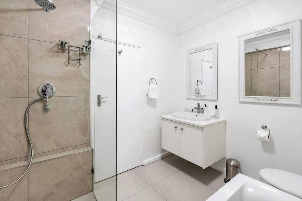 Oceanfront Apartment in Seapoint view 4
