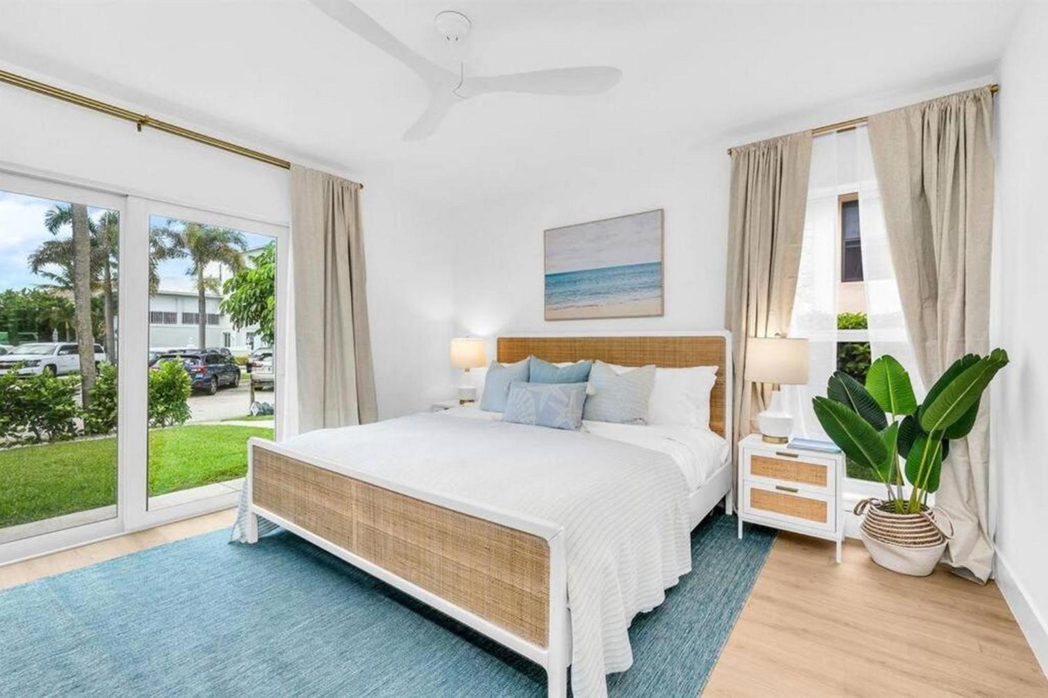 The Beach Villa in Juno! 1-Steps to the Beach