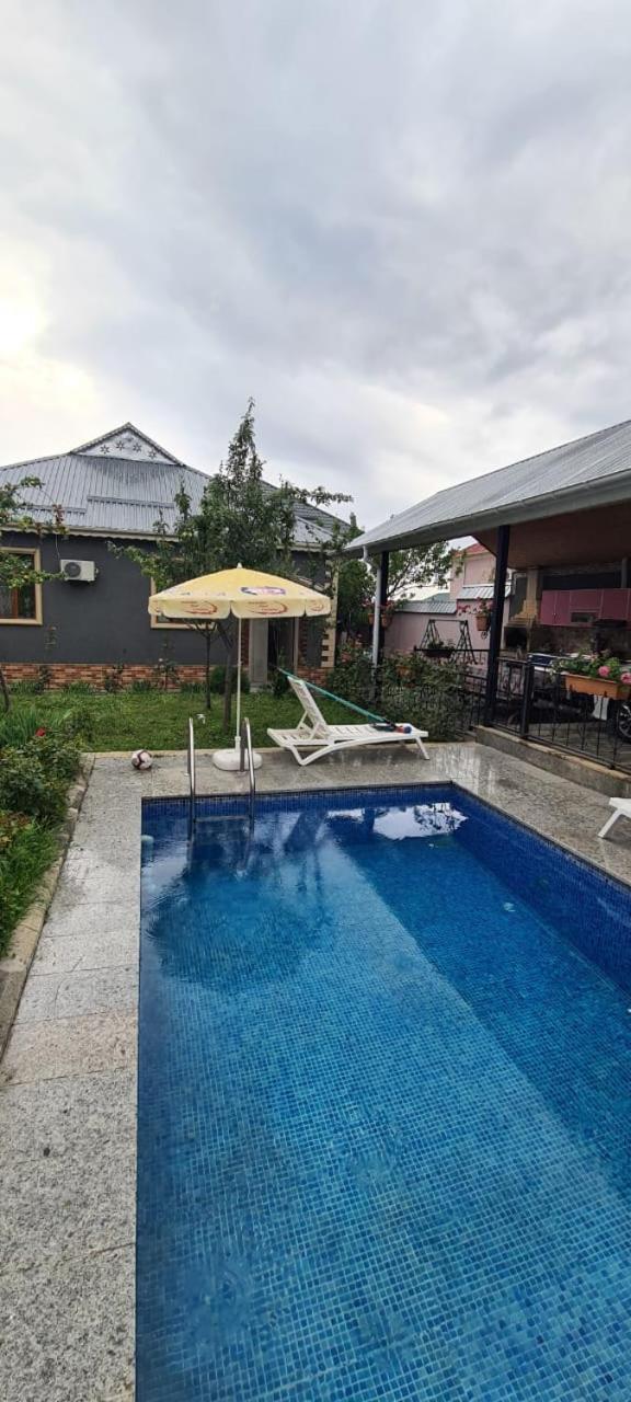 Elnr Small swing pool villa