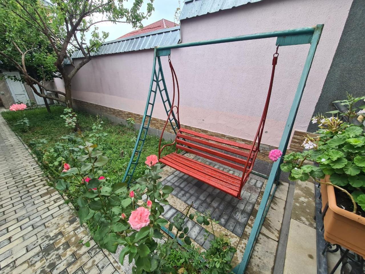 Elnr Small swing pool villa