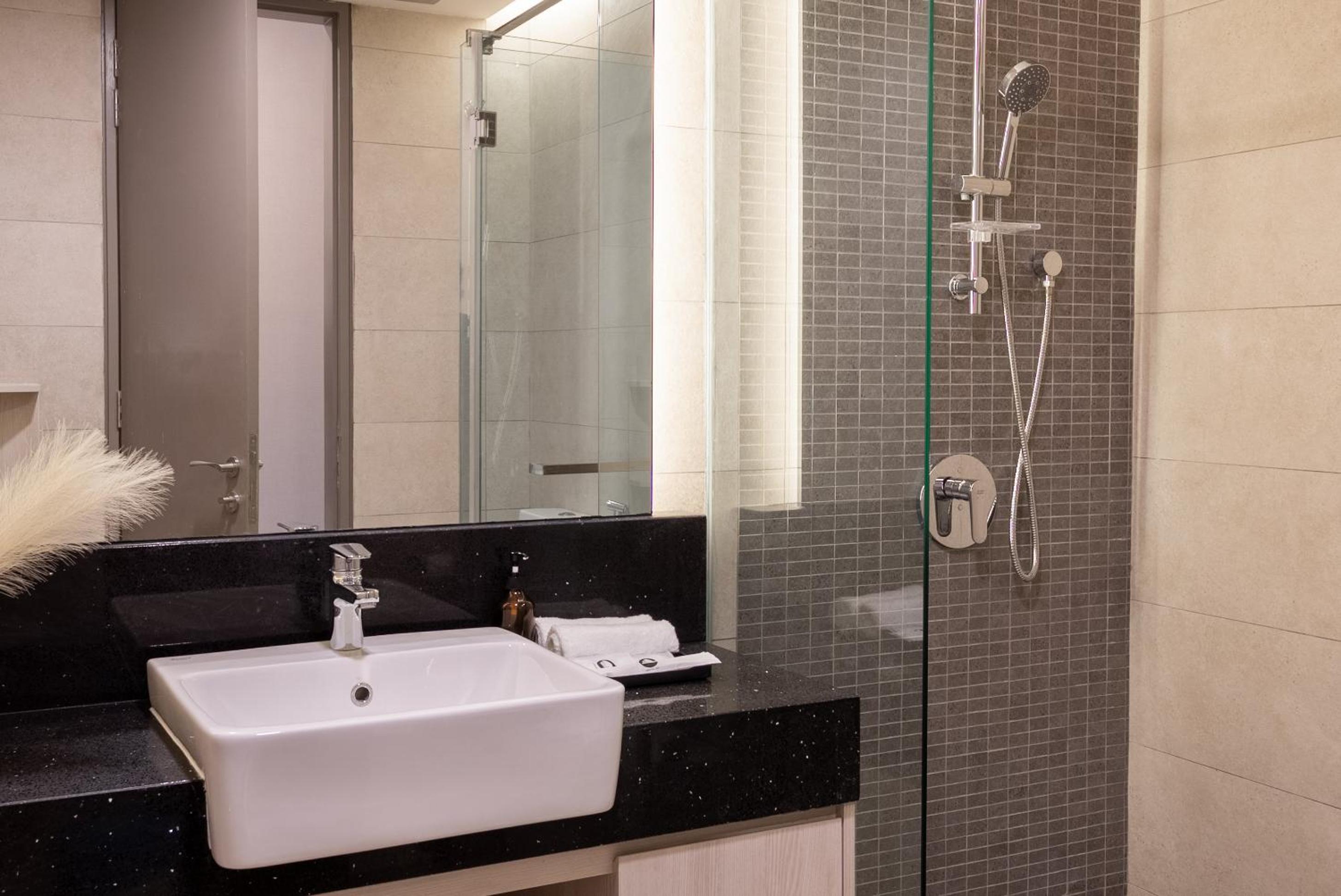 Societe Suite by Lyfehaus