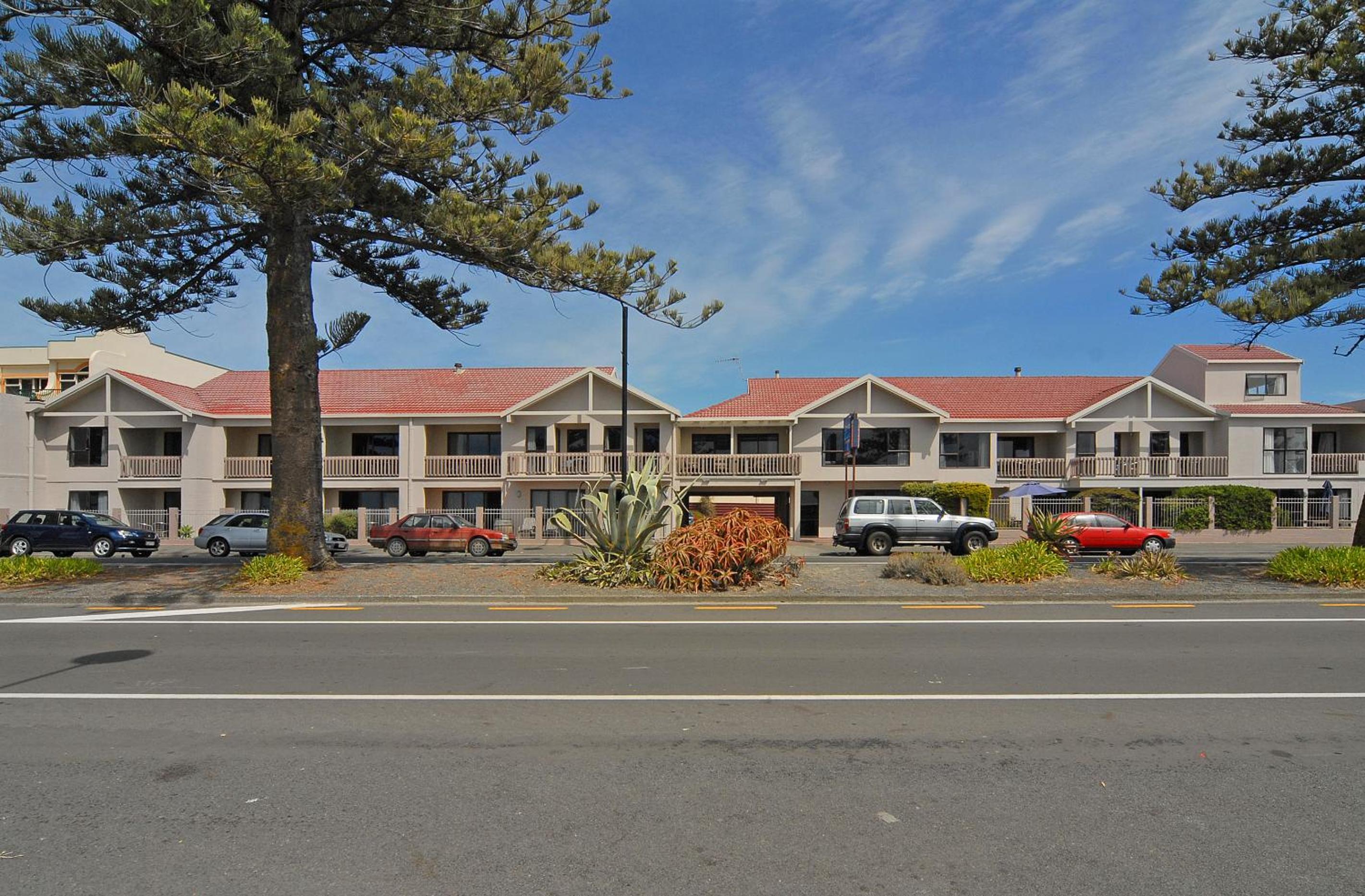 Edgewater Motor Lodge