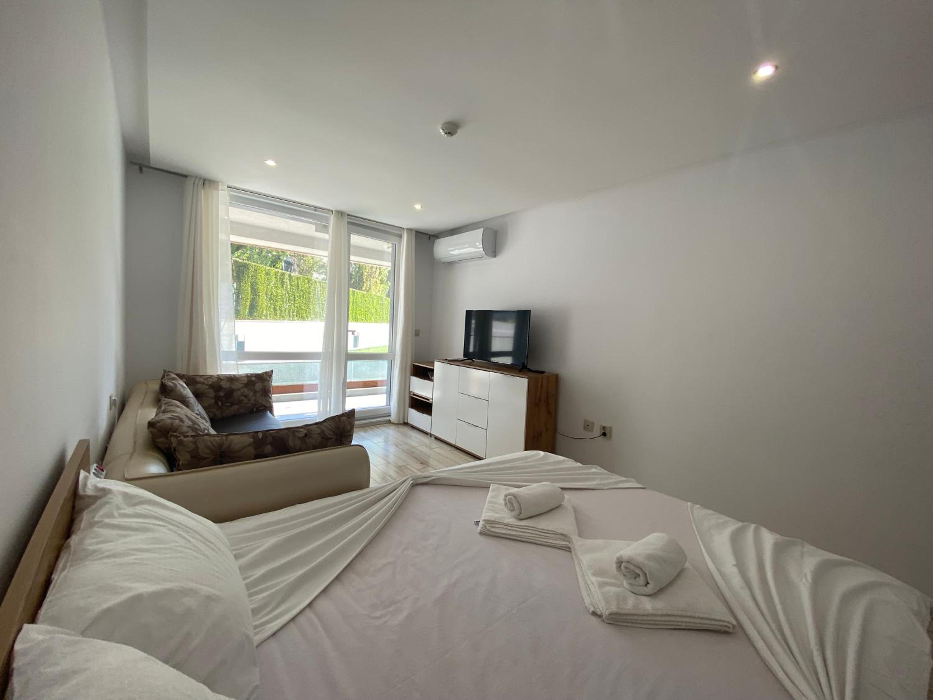 PARADISO 'В' 111 Large Apartment Nessebar