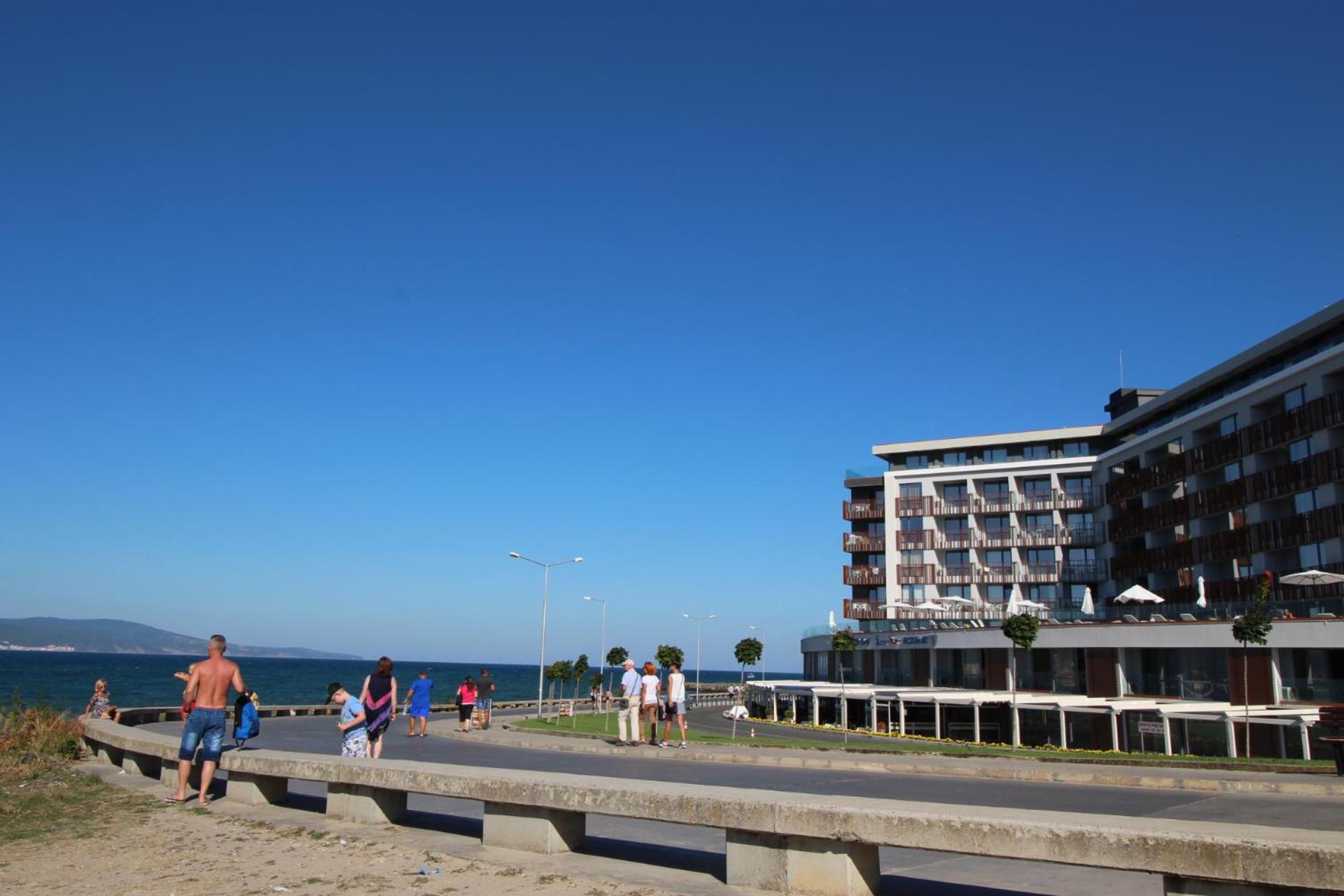 PARADISO 'В' 111 Large Apartment Nessebar