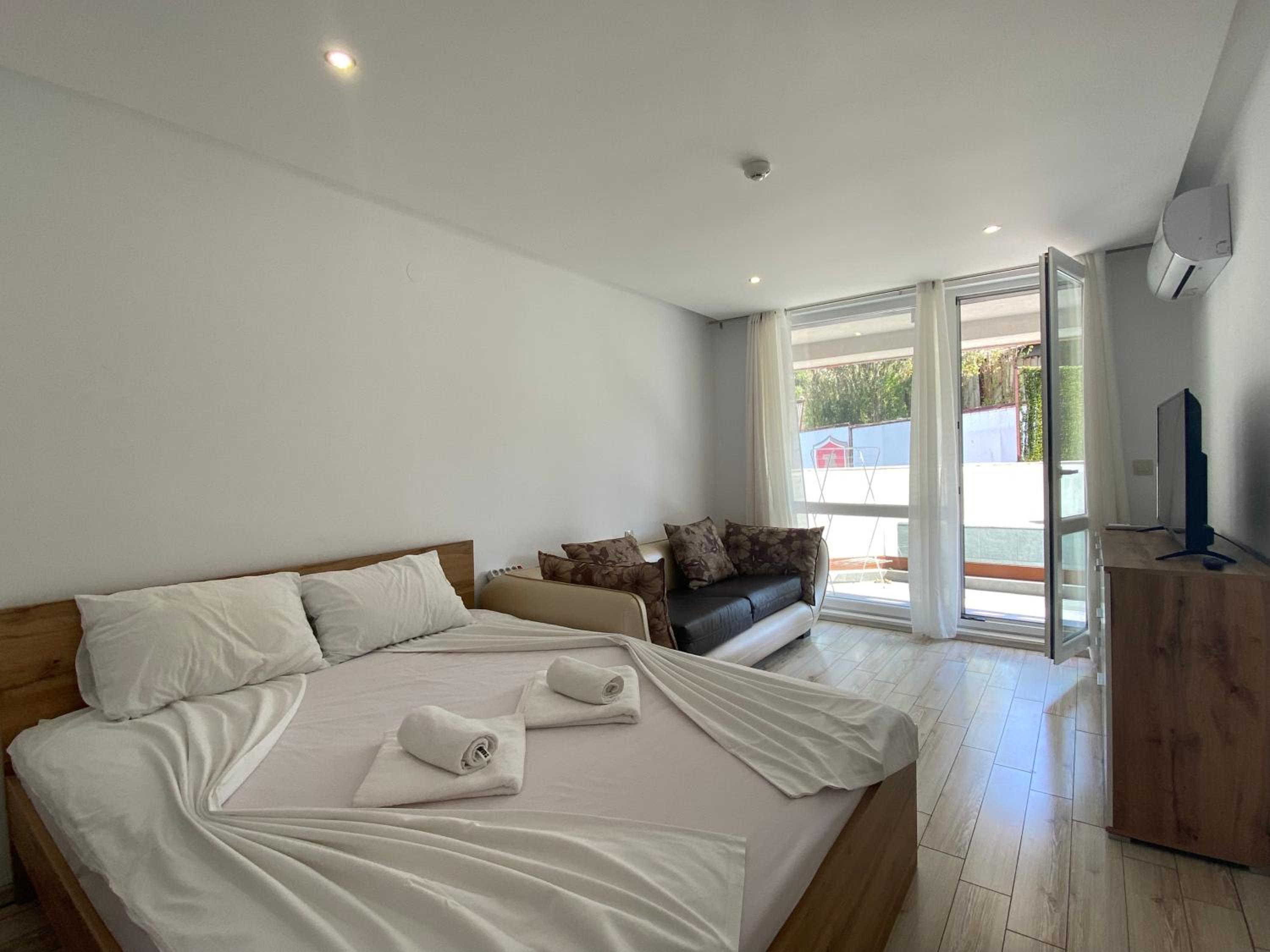 PARADISO 'В' 111 Large Apartment Nessebar