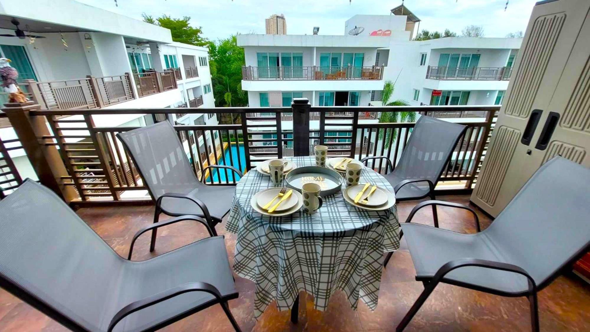 Beachfront Apartment with Balcony, Sea View & Pool View - Cha Am - Hua Hin
