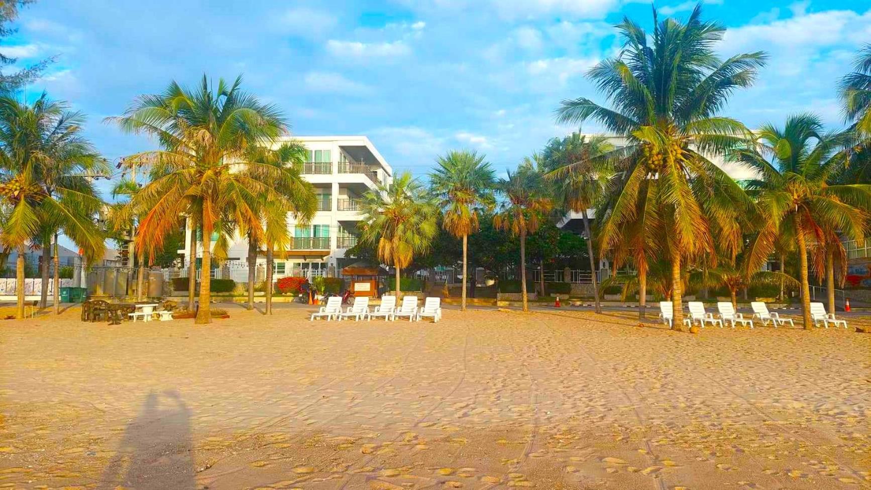Beachfront Apartment with Balcony, Sea View & Pool View - Cha Am - Hua Hin