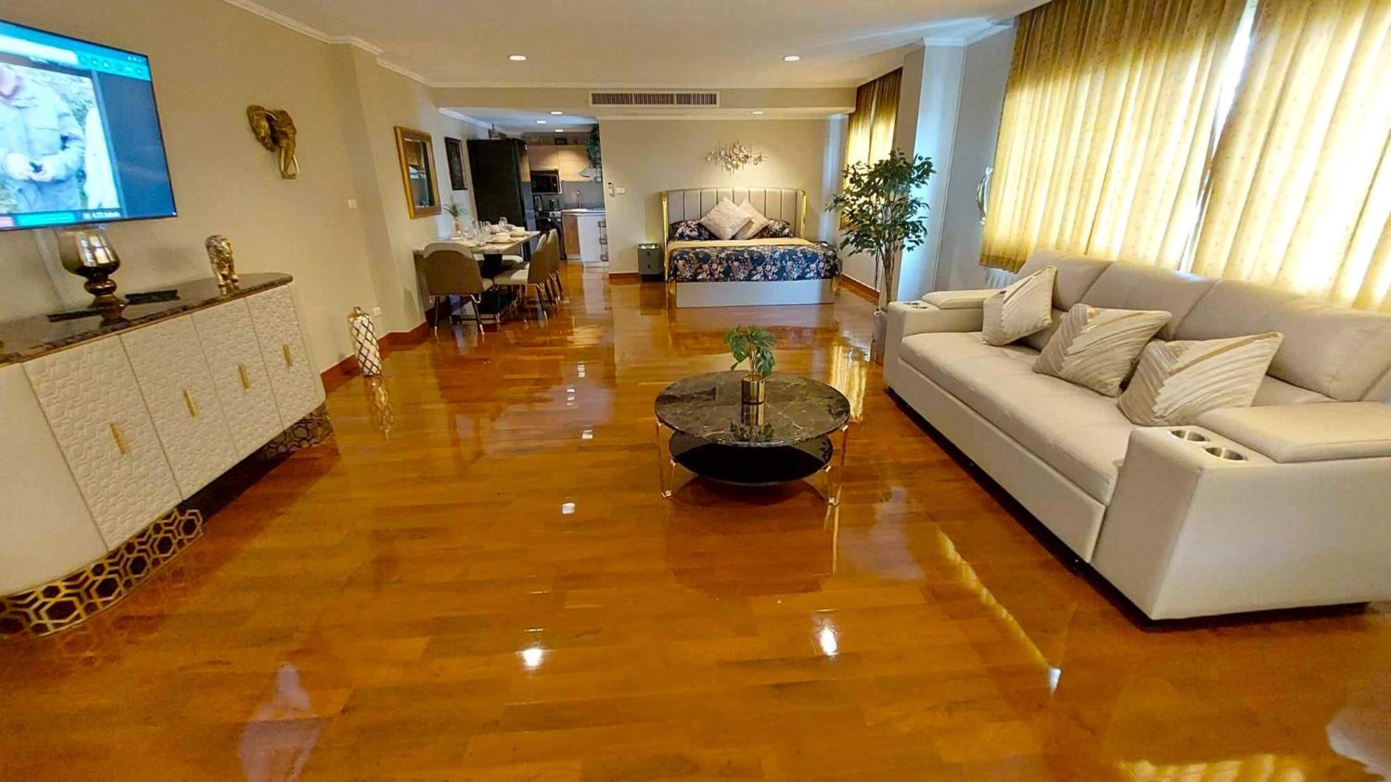 Beachfront Apartment with Balcony, Sea View & Pool View - Cha Am - Hua Hin