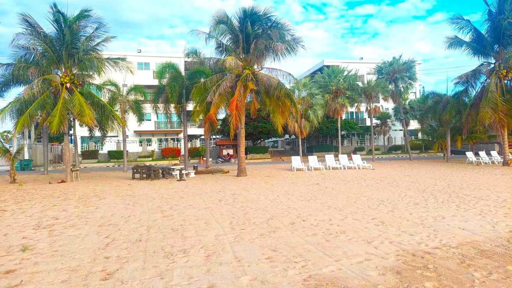 Beachfront Apartment with Balcony, Sea View & Pool View - Cha Am - Hua Hin