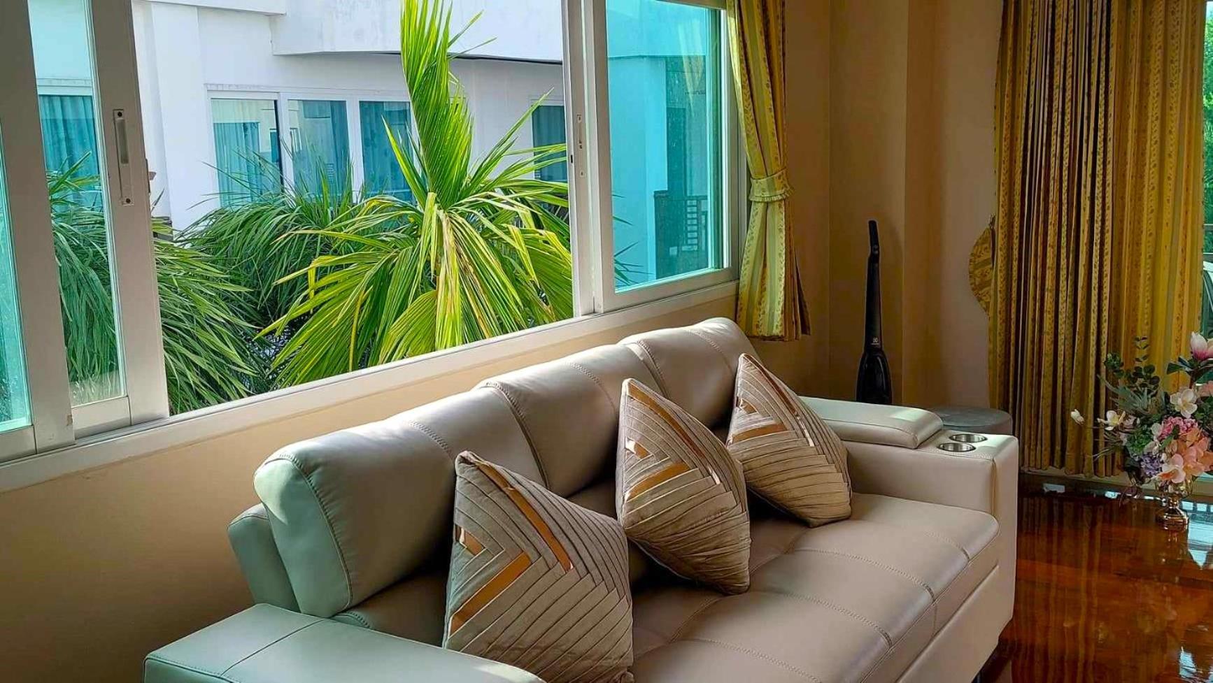 Beachfront Apartment with Balcony, Sea View & Pool View - Cha Am - Hua Hin