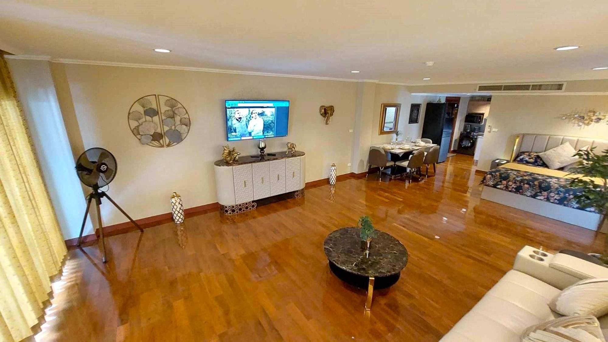 Beachfront Apartment with Balcony, Sea View & Pool View - Cha Am - Hua Hin