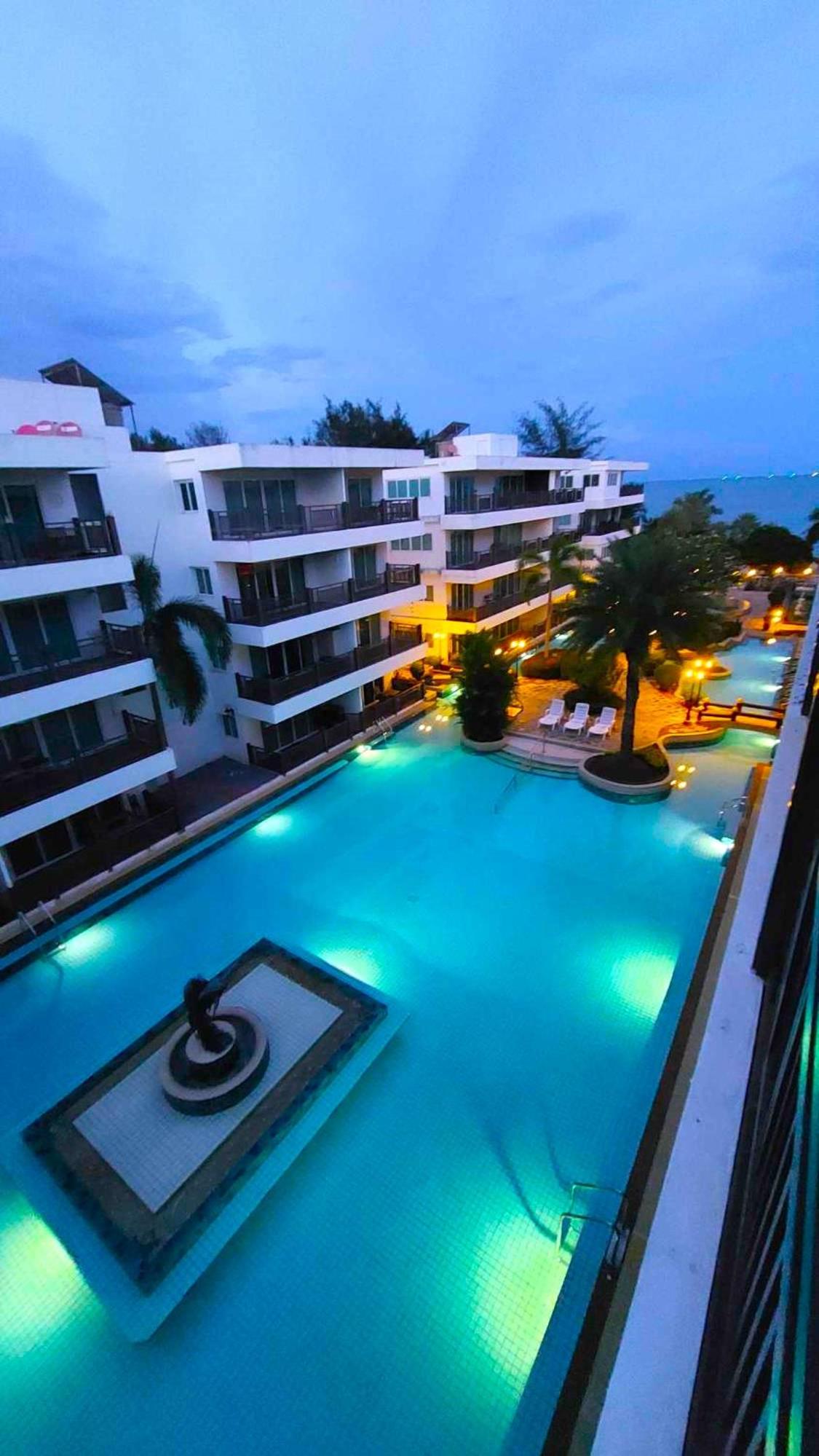 Beachfront Apartment with Balcony, Sea View & Pool View - Cha Am - Hua Hin