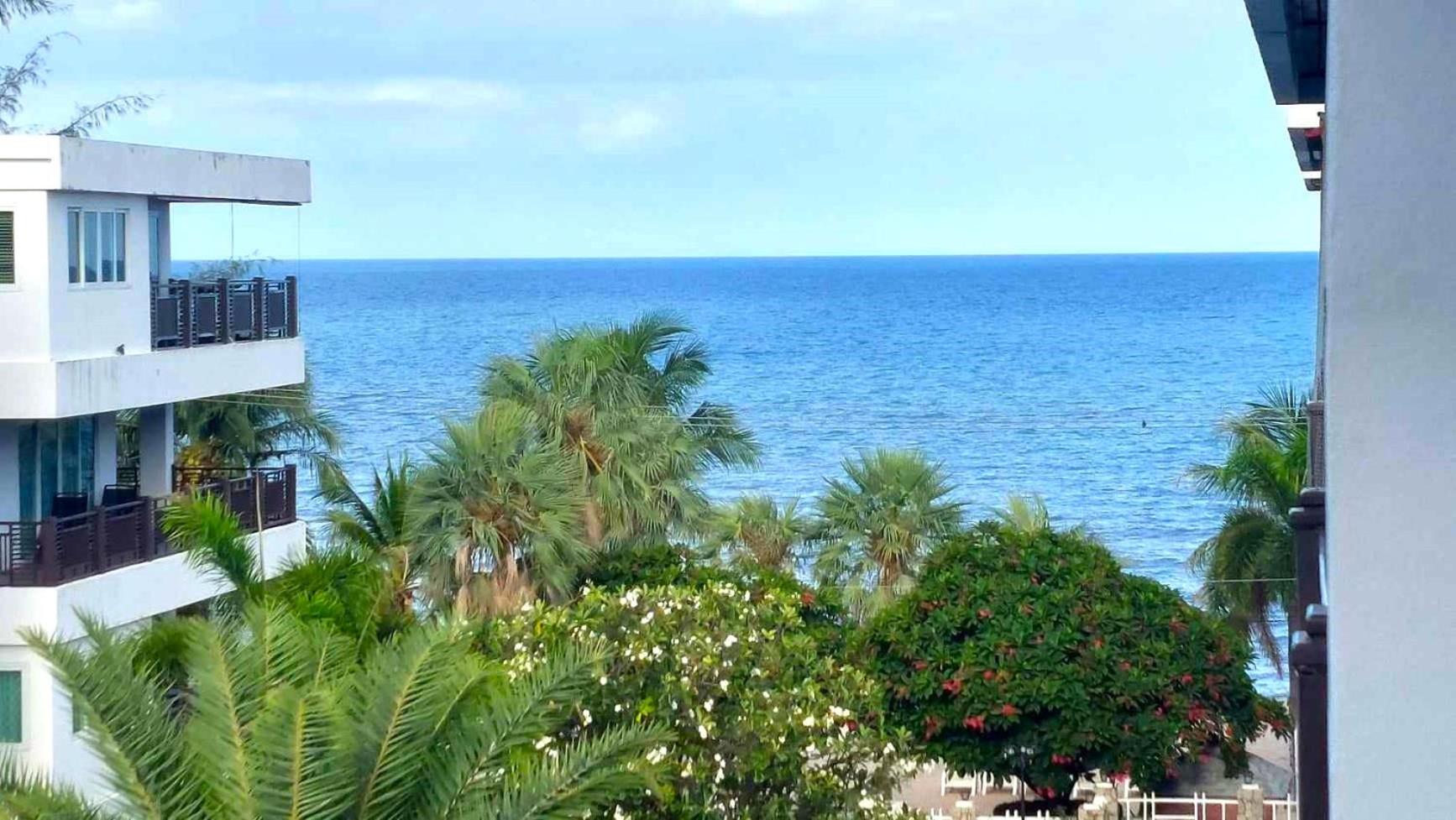 Beachfront Apartment with Balcony, Sea View & Pool View - Cha Am - Hua Hin