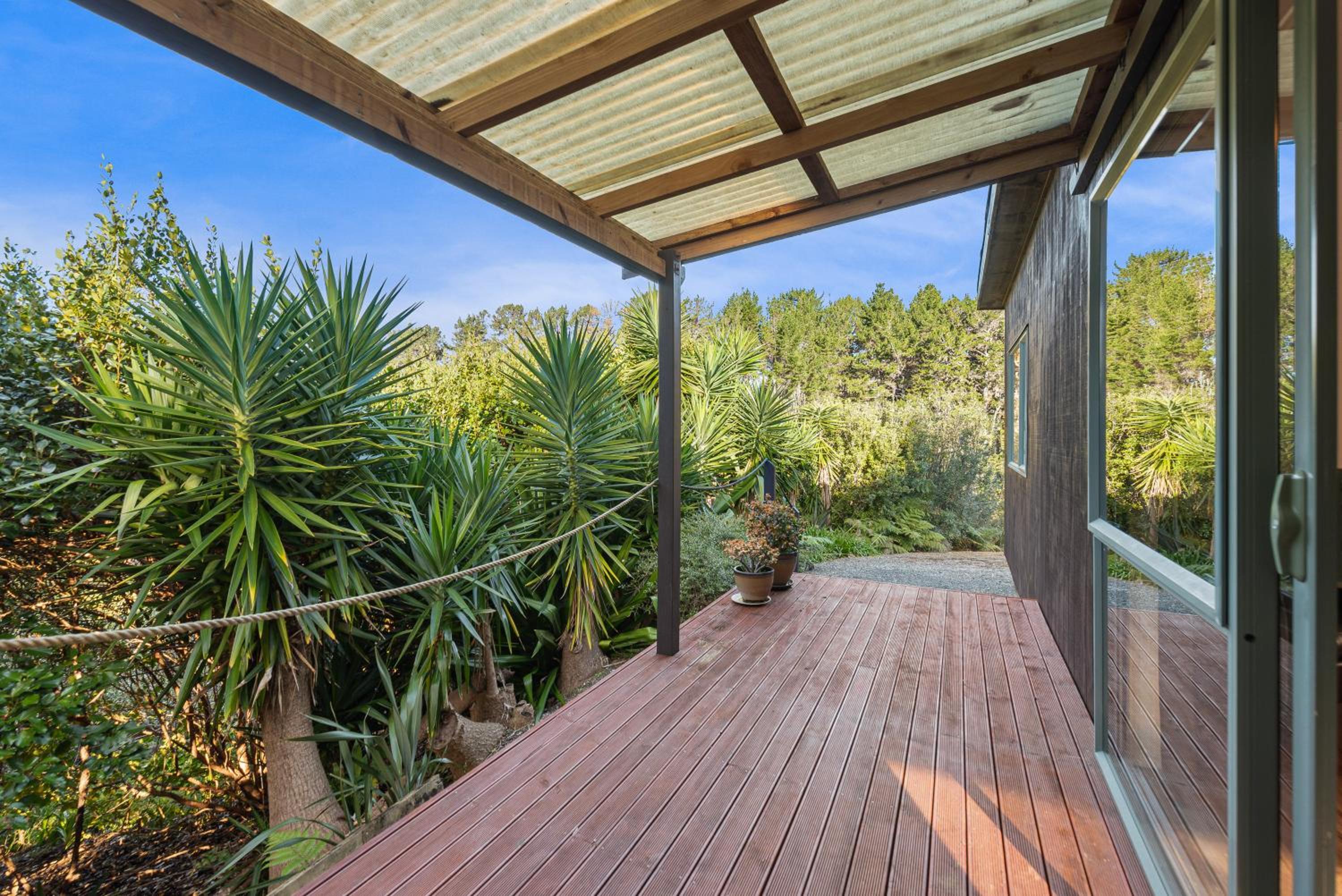 Seascape Cottage - Mahinepua Bay Clifftop Retreat view 3