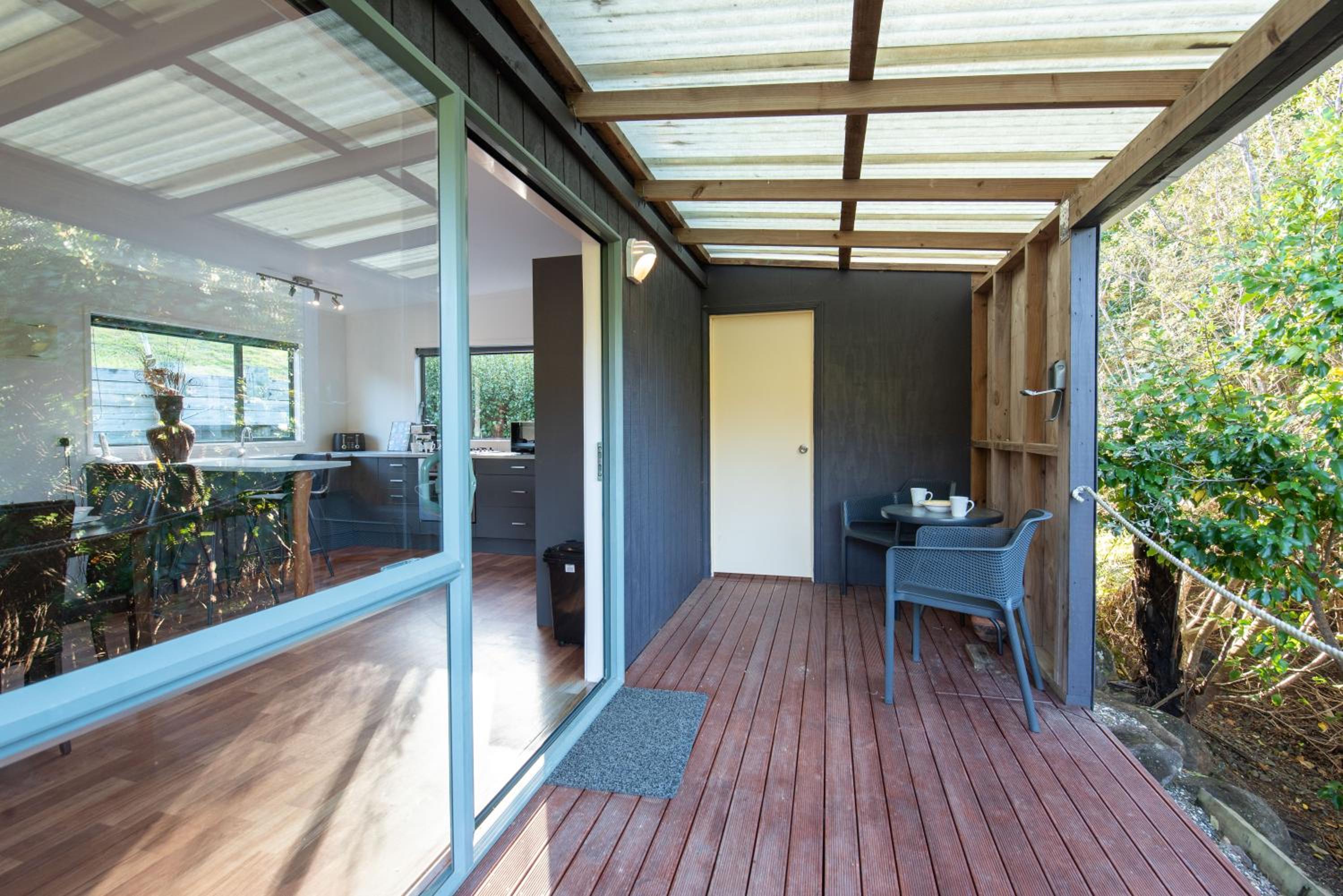 Seascape Cottage - Mahinepua Bay Clifftop Retreat view 4