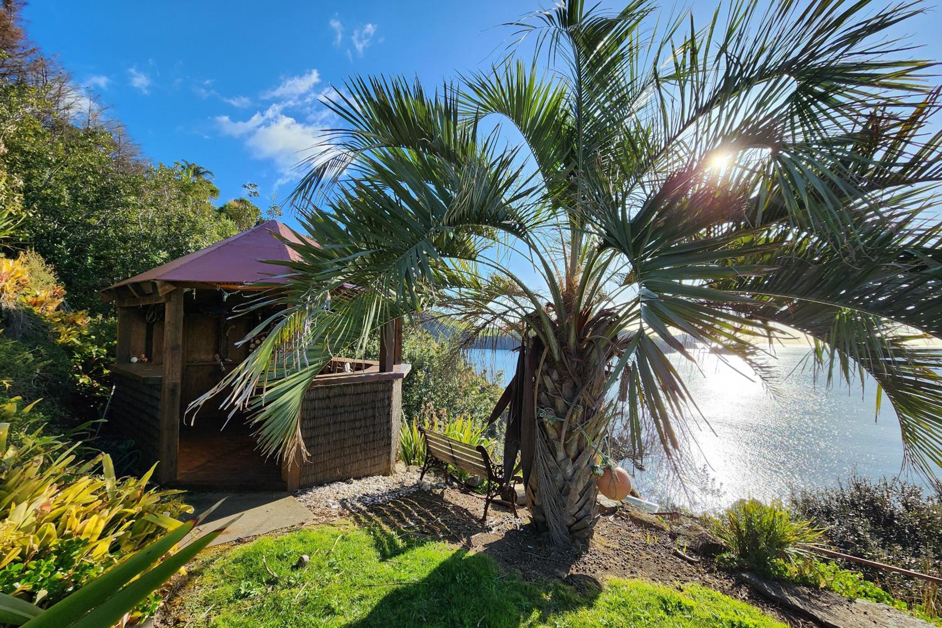 Seascape Point - Mahinepua Bay Clifftop Retreat view 4