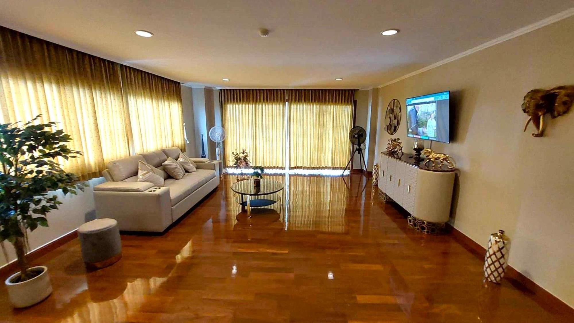 Beachfront Apartment with Balcony, Sea View & Pool View - Cha Am - Hua Hin