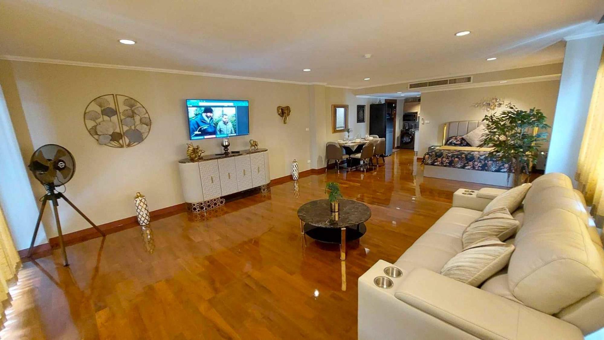 Beachfront Apartment with Balcony, Sea View & Pool View - Cha Am - Hua Hin
