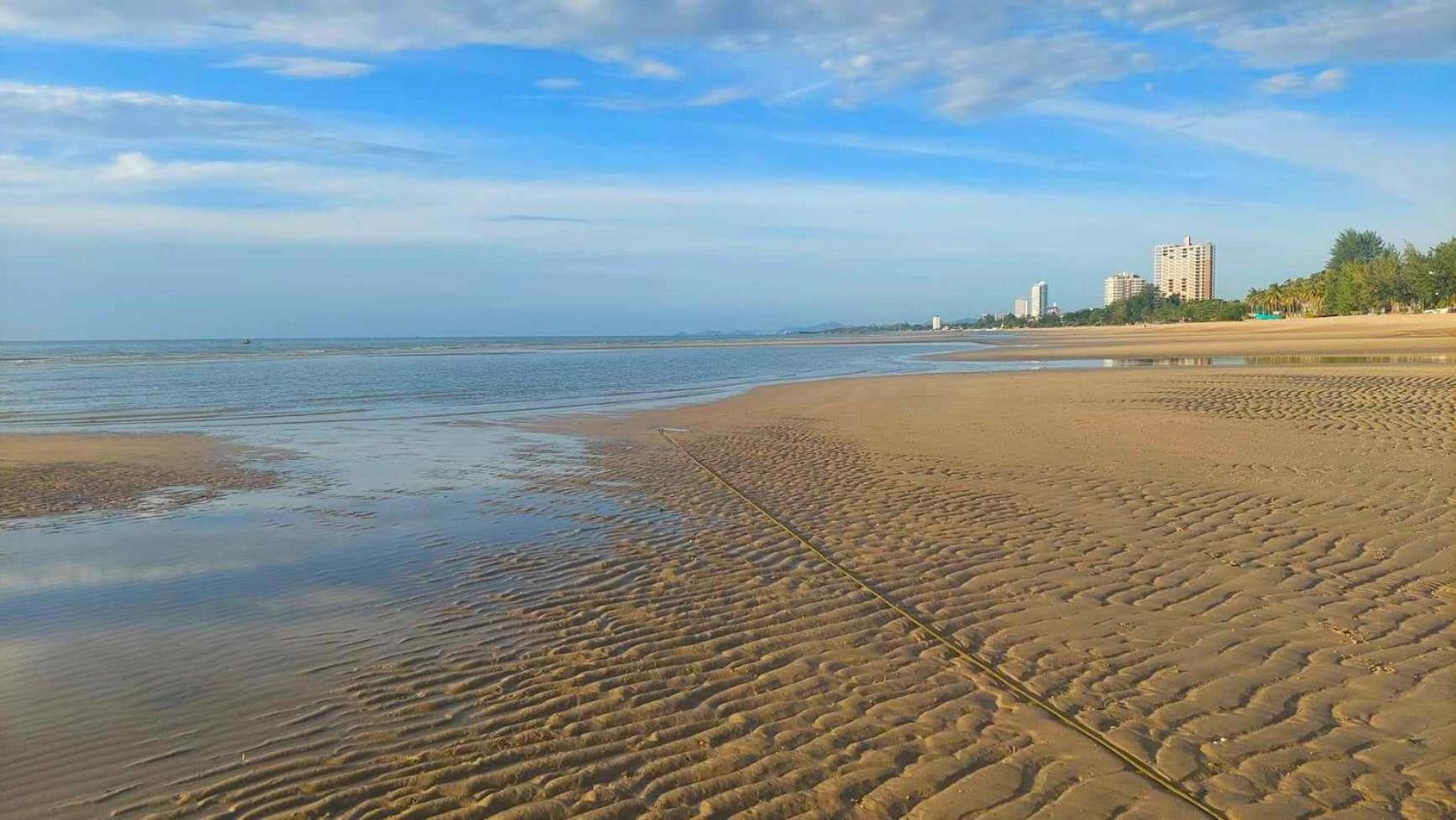 Beachfront Apartment with Balcony, Sea View & Pool View - Cha Am - Hua Hin